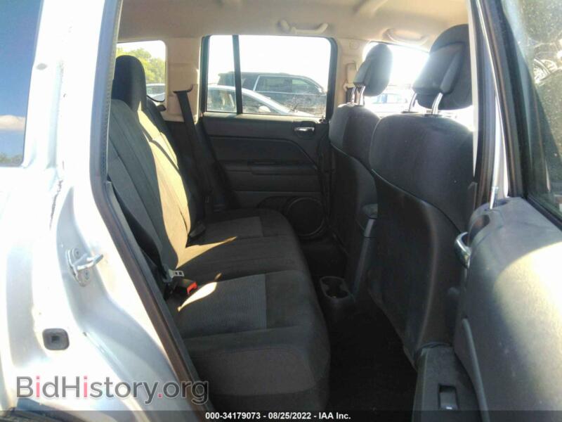 2012 Jeep COMPASS (VIN 1C4NJCBA8CD504657) — photo 8 of 11