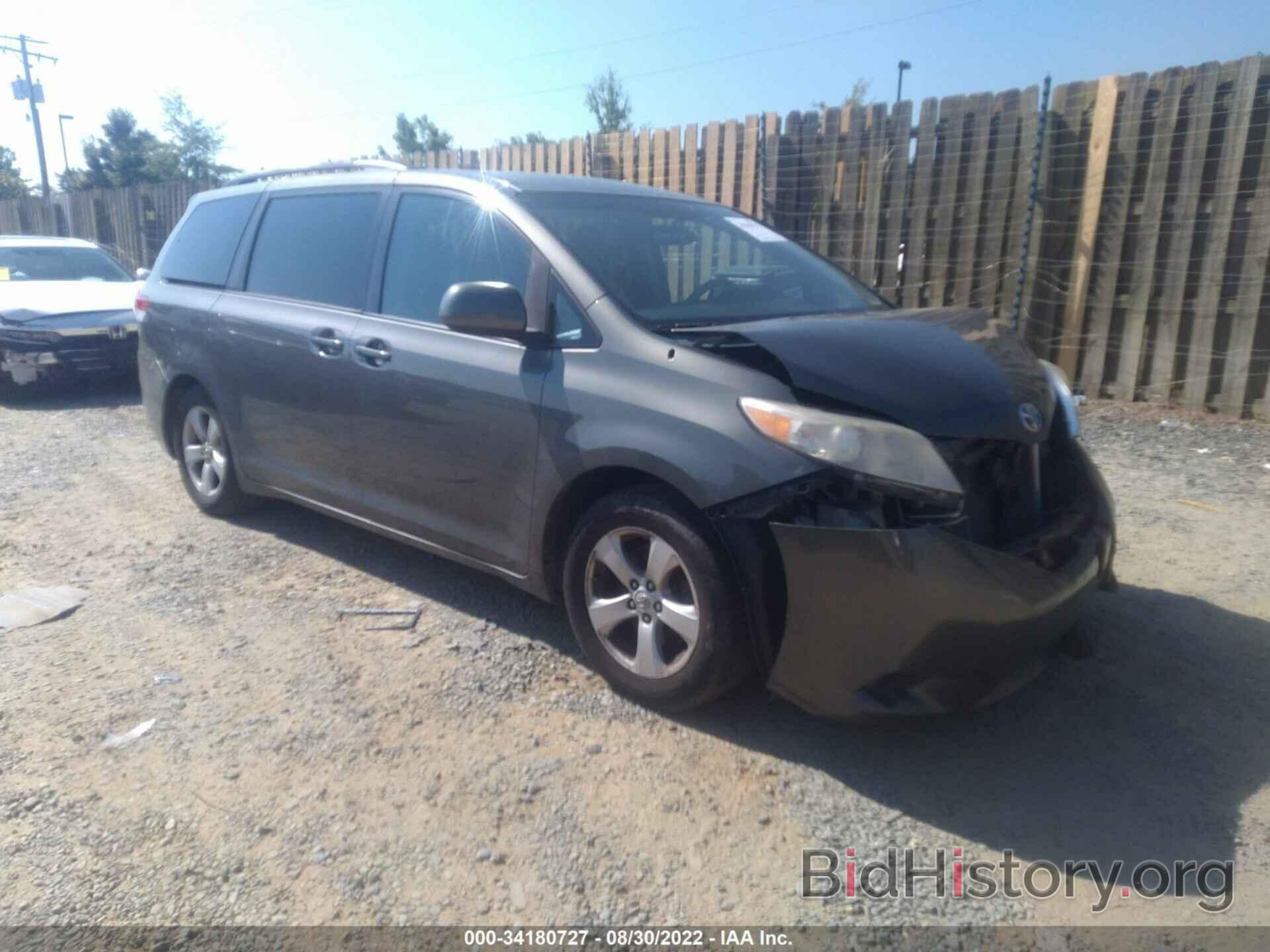 Photo 5TDKK3DC6BS006250 - TOYOTA SIENNA 2011