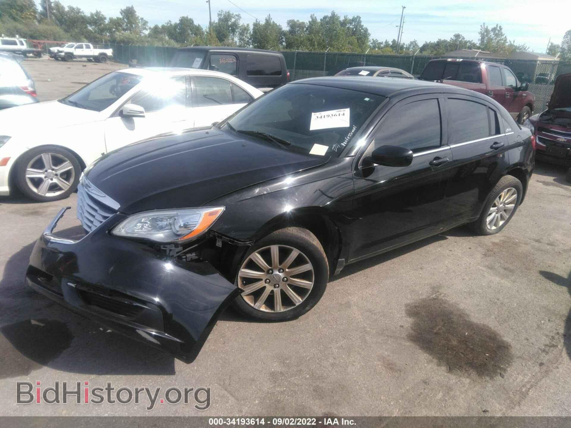 2013 CHRYSLER 200 - VIN: 1C3CCBBB8DN674084 - Фото 2
