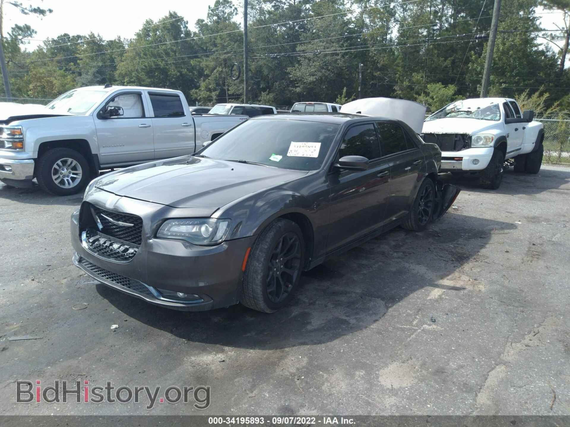 2019 CHRYSLER 300 - VIN: 2C3CCABG9KH566214 - Фото 2