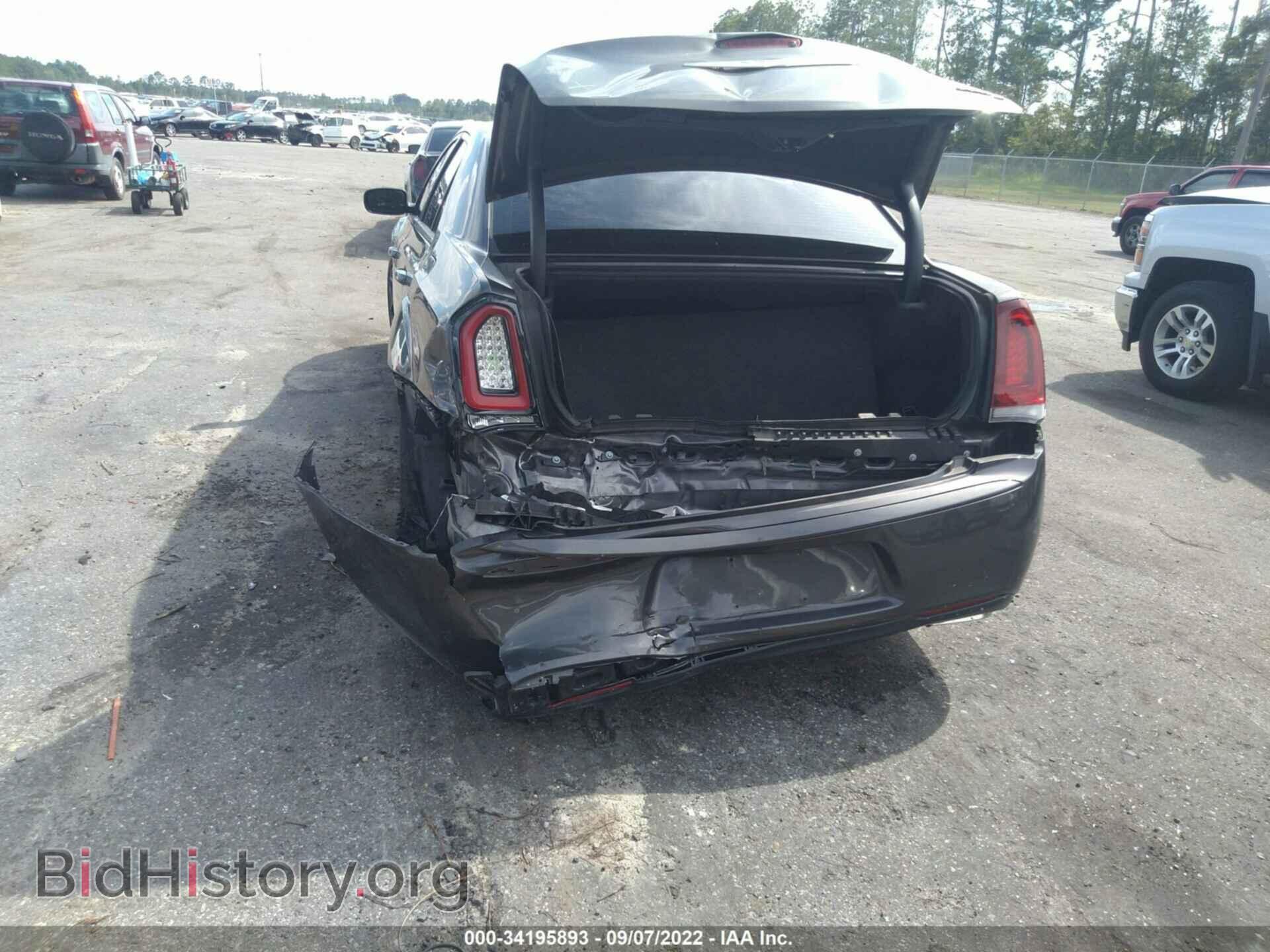 2019 CHRYSLER 300 - VIN: 2C3CCABG9KH566214 - Фото 6