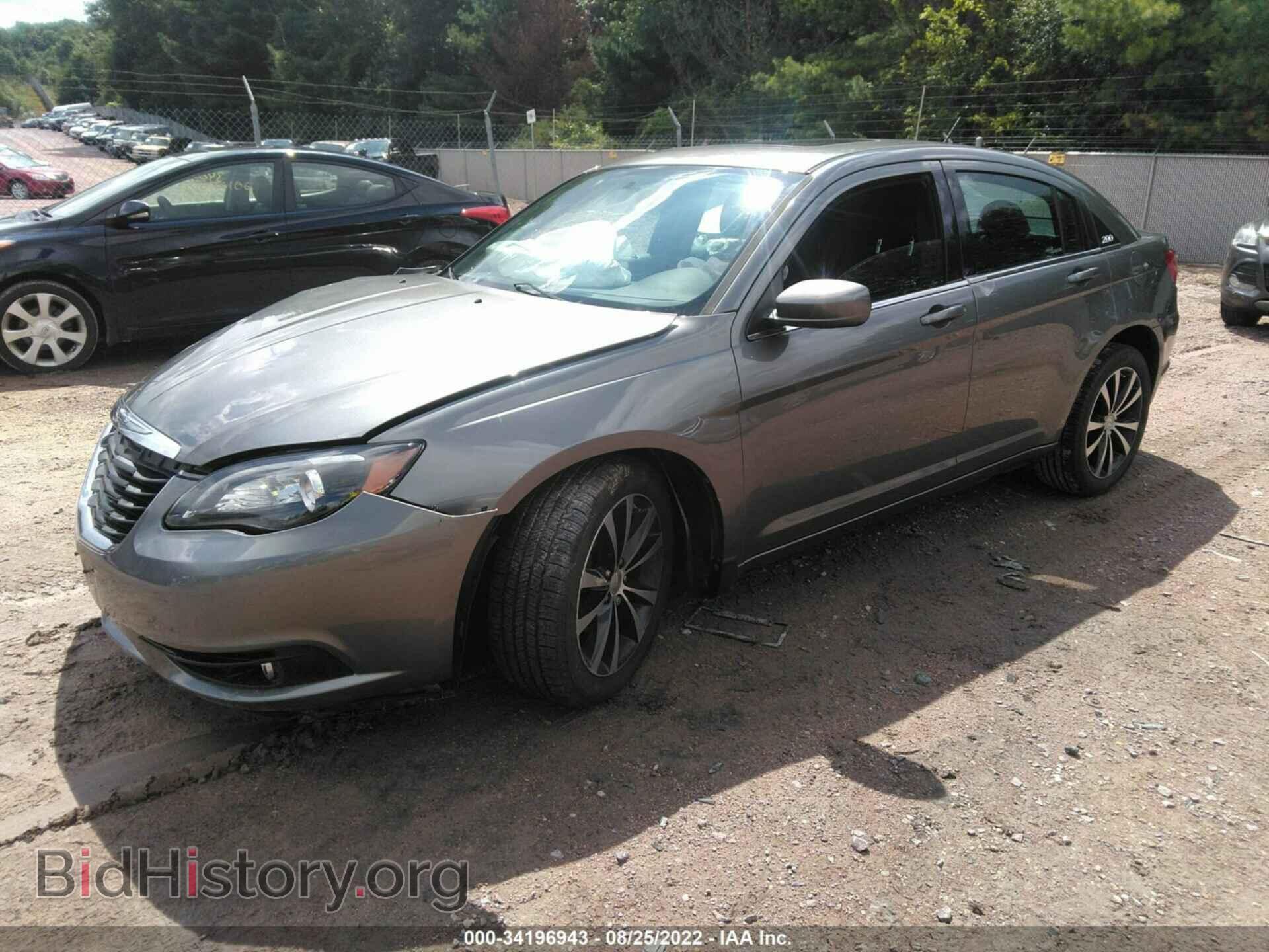 2013 CHRYSLER 200 - VIN: 1C3CCBBG1DN745105 - Фото 2