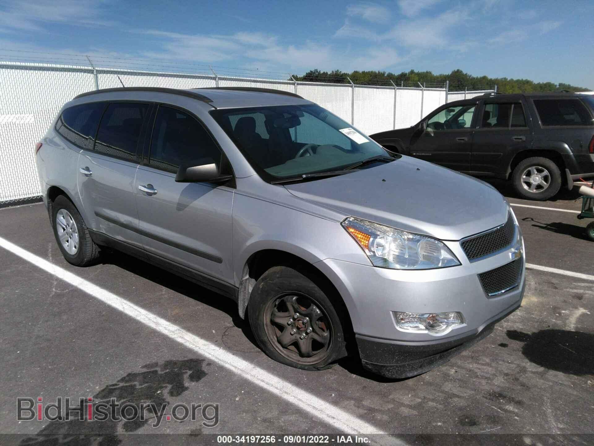 Фотография 1GNKRFED9BJ360952 - CHEVROLET TRAVERSE 2011