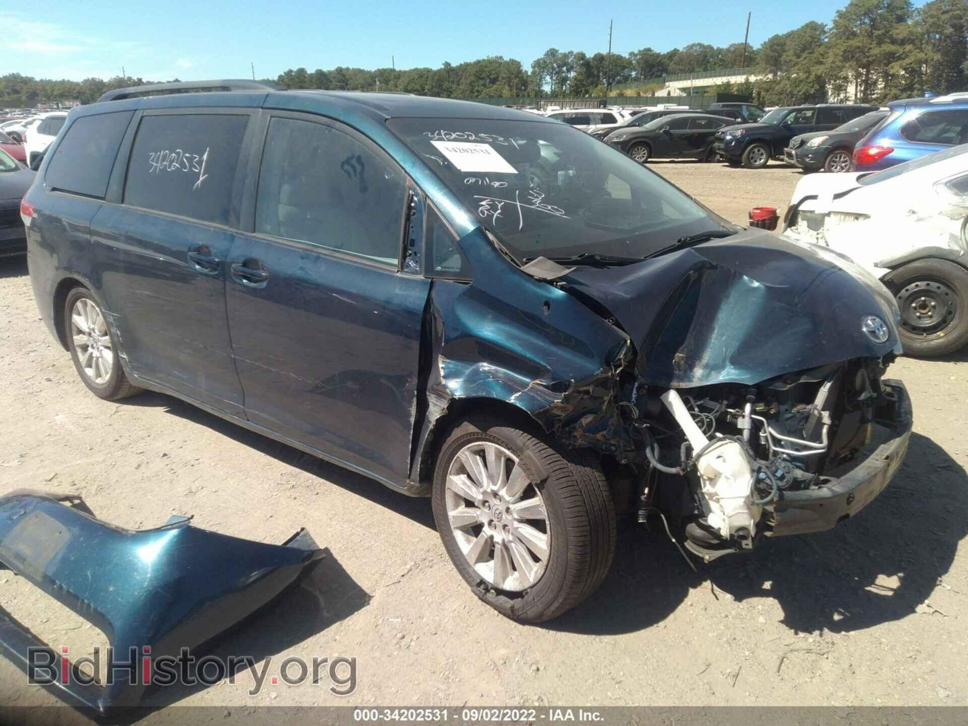 Photo 5TDDK3DC2BS016783 - TOYOTA SIENNA 2011