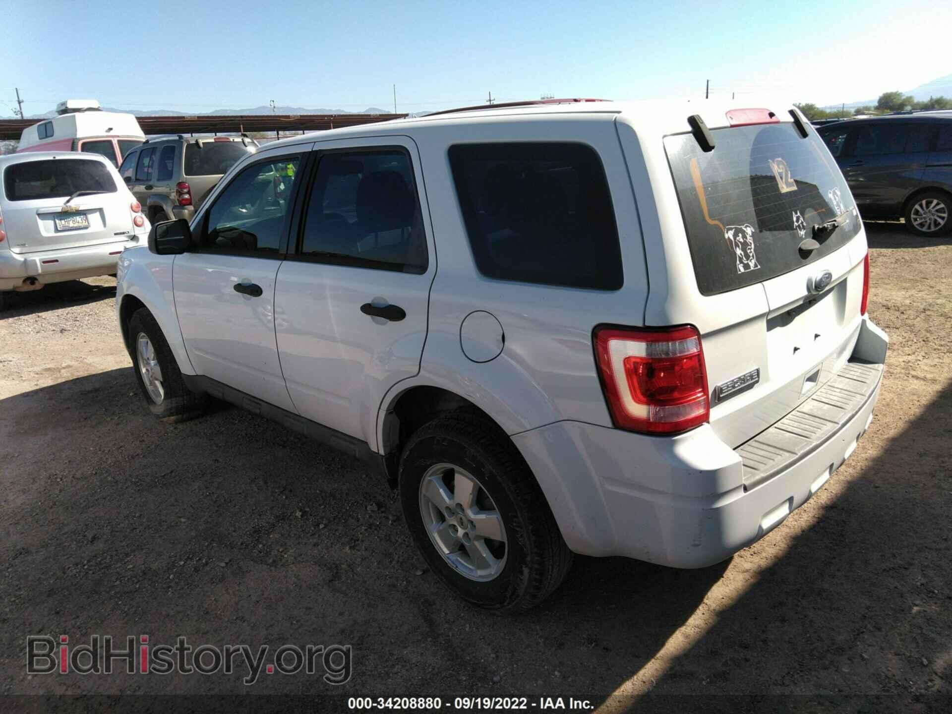 2011 FORD ESCAPE - VIN: 1FMCU0C78BKB04068 - Фото 3