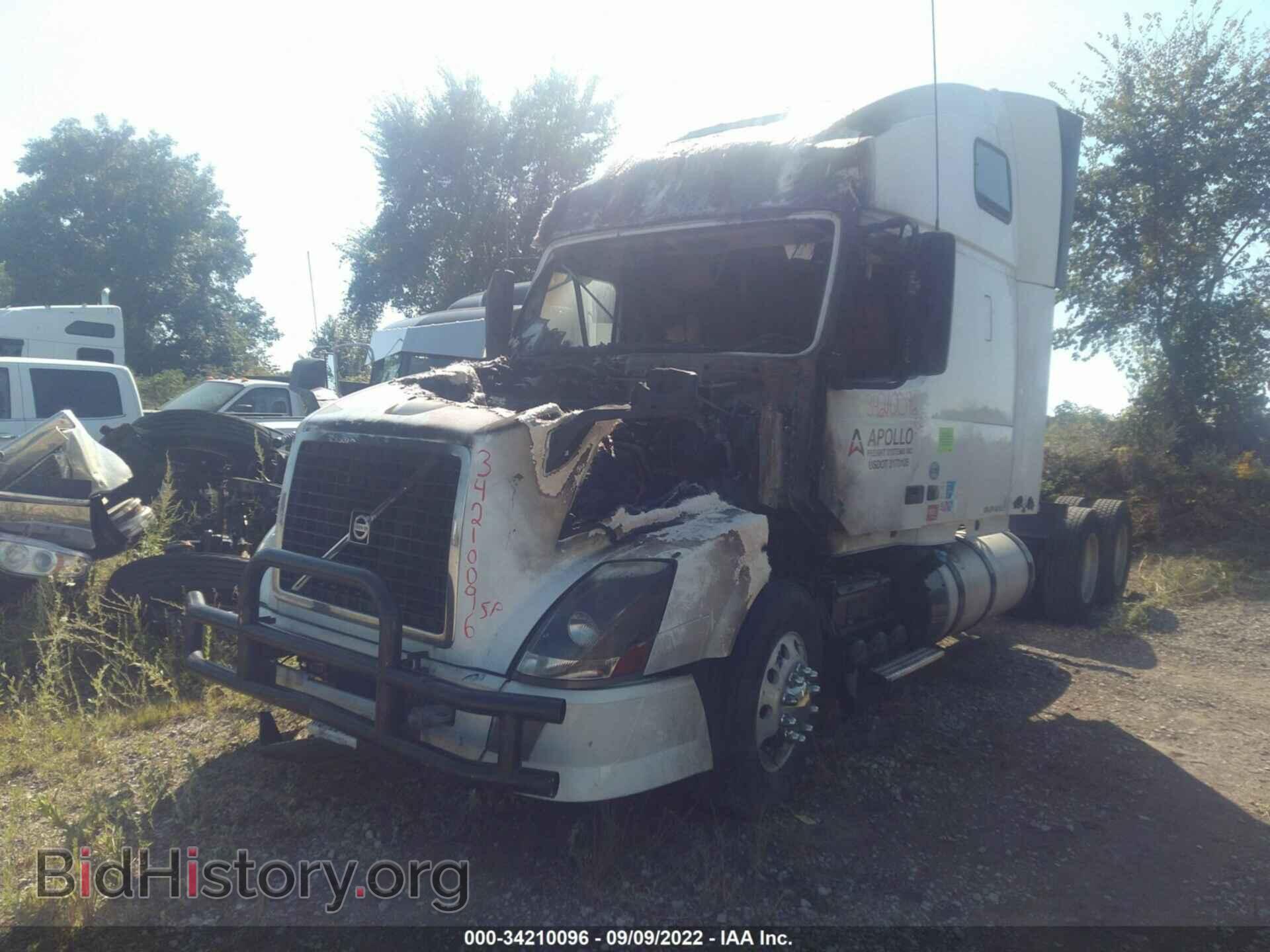 2014 VOLVO VN - VIN: 4V4NC9EJ4EN148184 - Фото 2