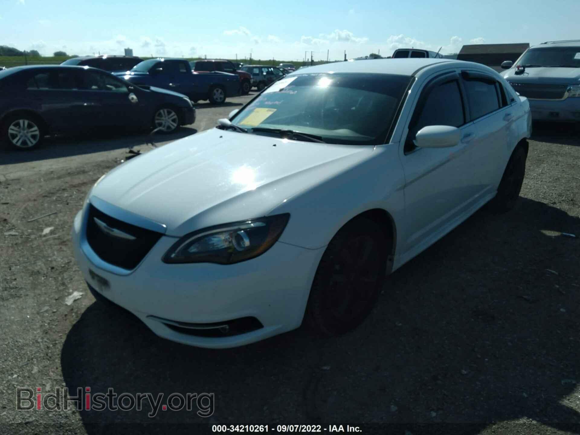 2013 CHRYSLER 200 - VIN: 1C3CCBCG4DN620730 - Photo 2