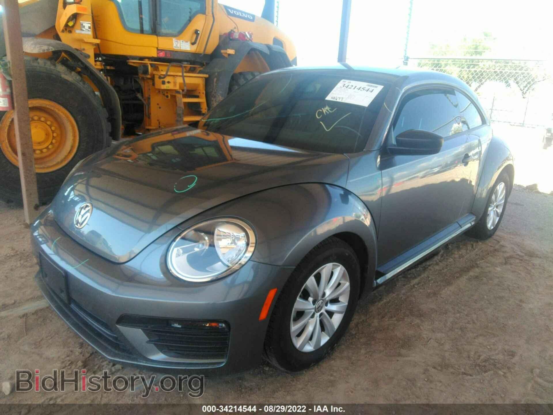 2018 VOLKSWAGEN BEETLE - VIN: 3VWFD7AT7JM709603 - Фото 2