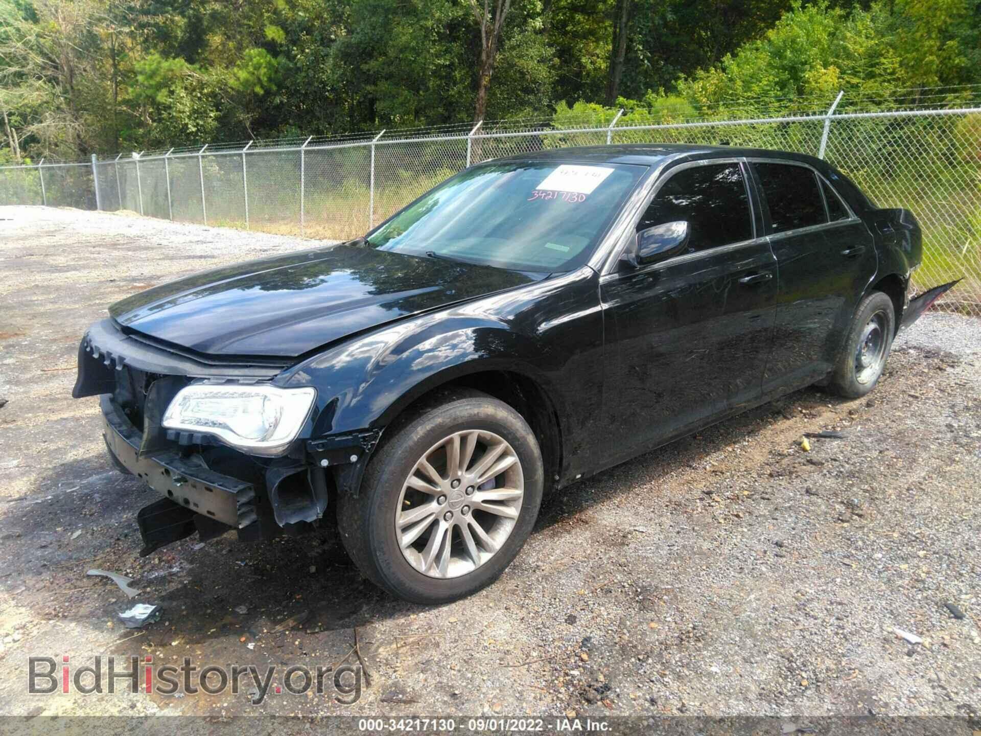 2019 CHRYSLER 300 - VIN: 2C3CCAAG9KH609869 - Фото 2