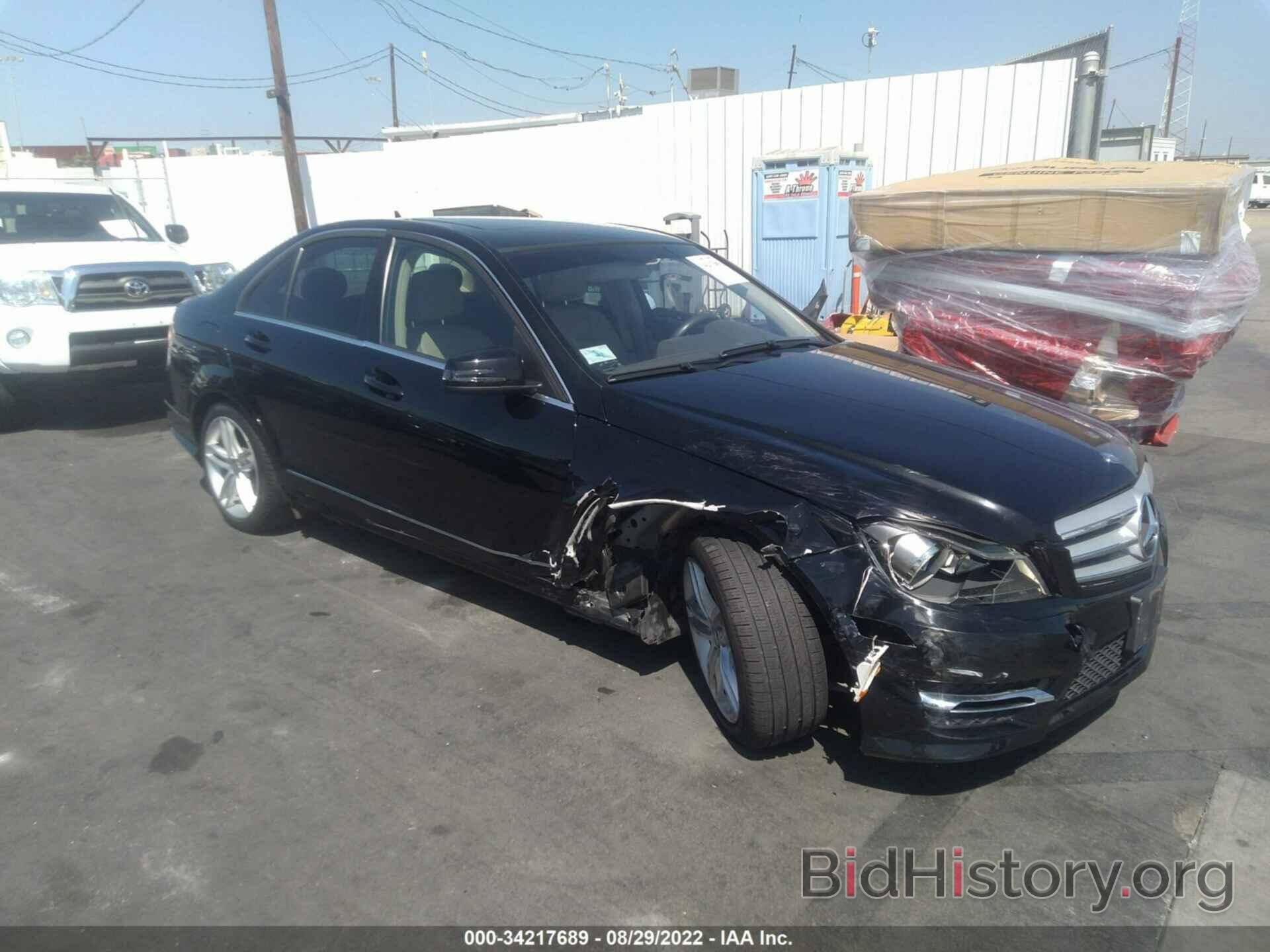 Photo WDDGF4HB4CA616556 - MERCEDES-BENZ C-CLASS 2012