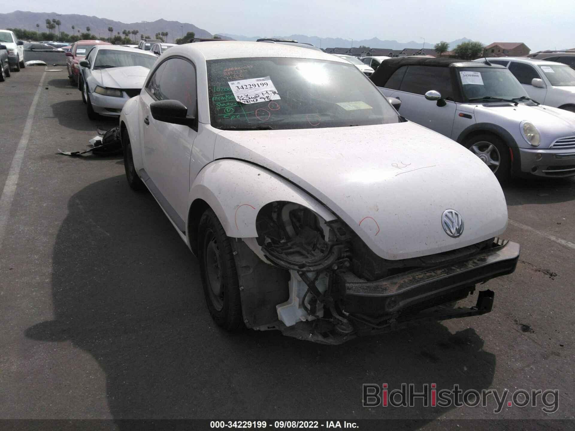 Photo 3VWFP7ATXCM644790 - VOLKSWAGEN BEETLE 2012