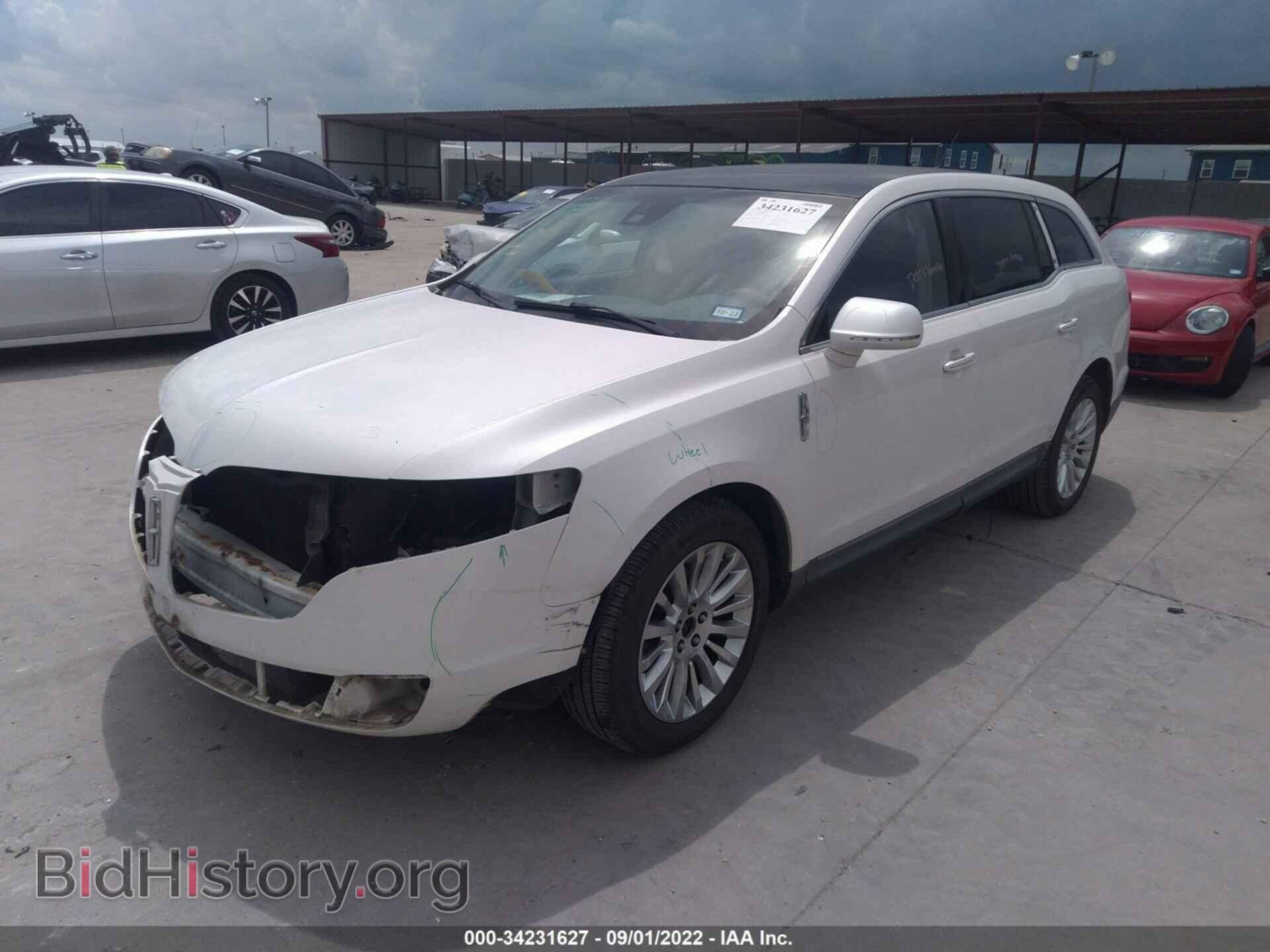 2010 LINCOLN MKT - VIN: 2LMHJ5AR7ABJ11574 - Photo 2