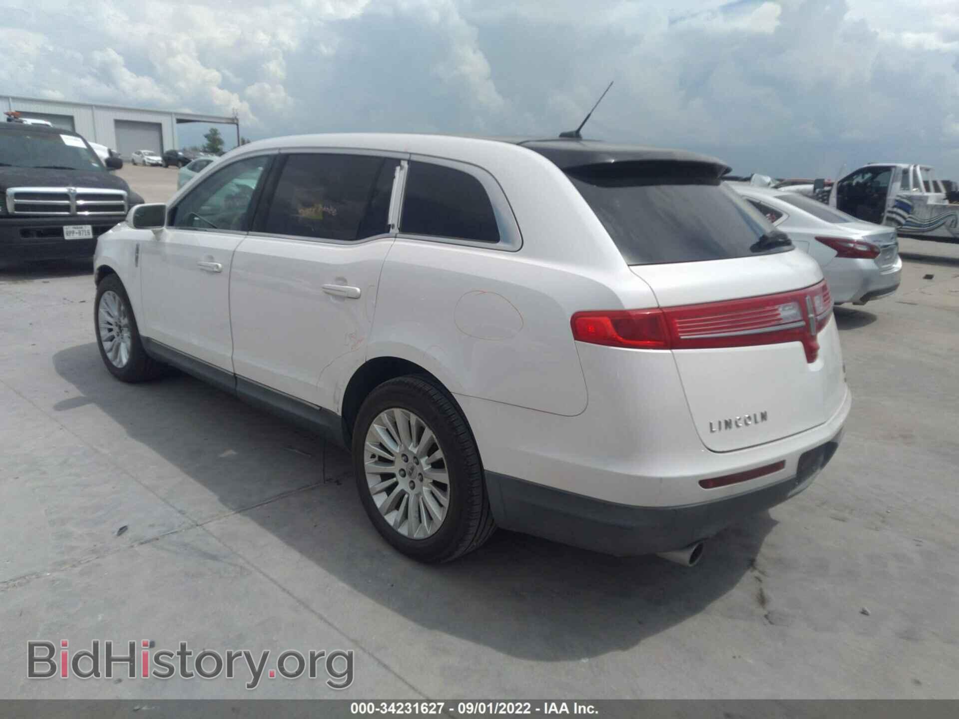 2010 LINCOLN MKT - VIN: 2LMHJ5AR7ABJ11574 - Photo 3