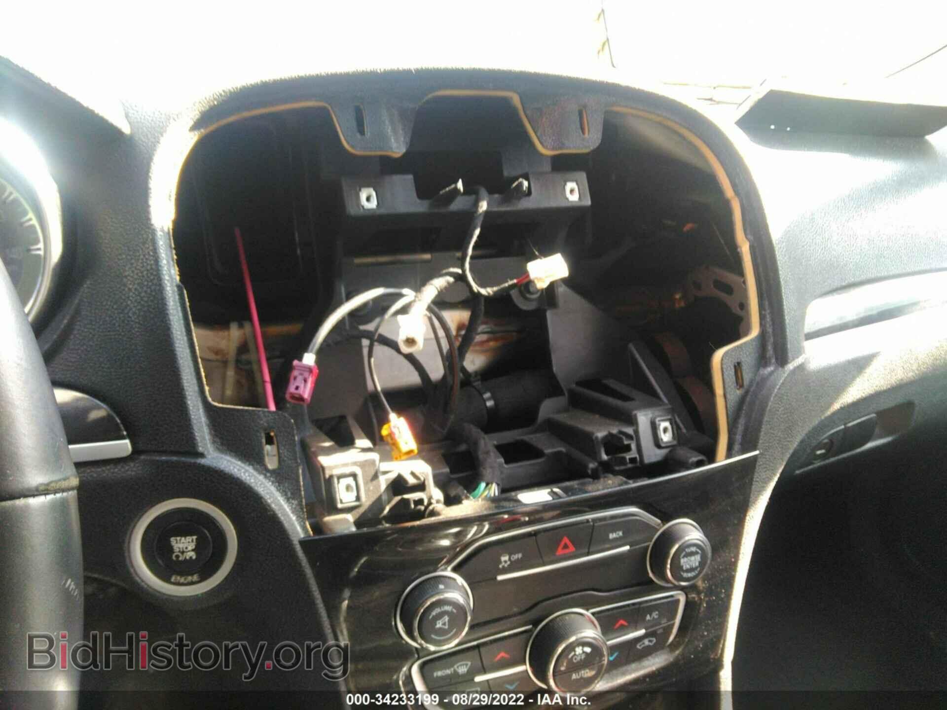 2015 CHRYSLER 300 - VIN: 2C3CCAAG6FH920519 - Фото 12