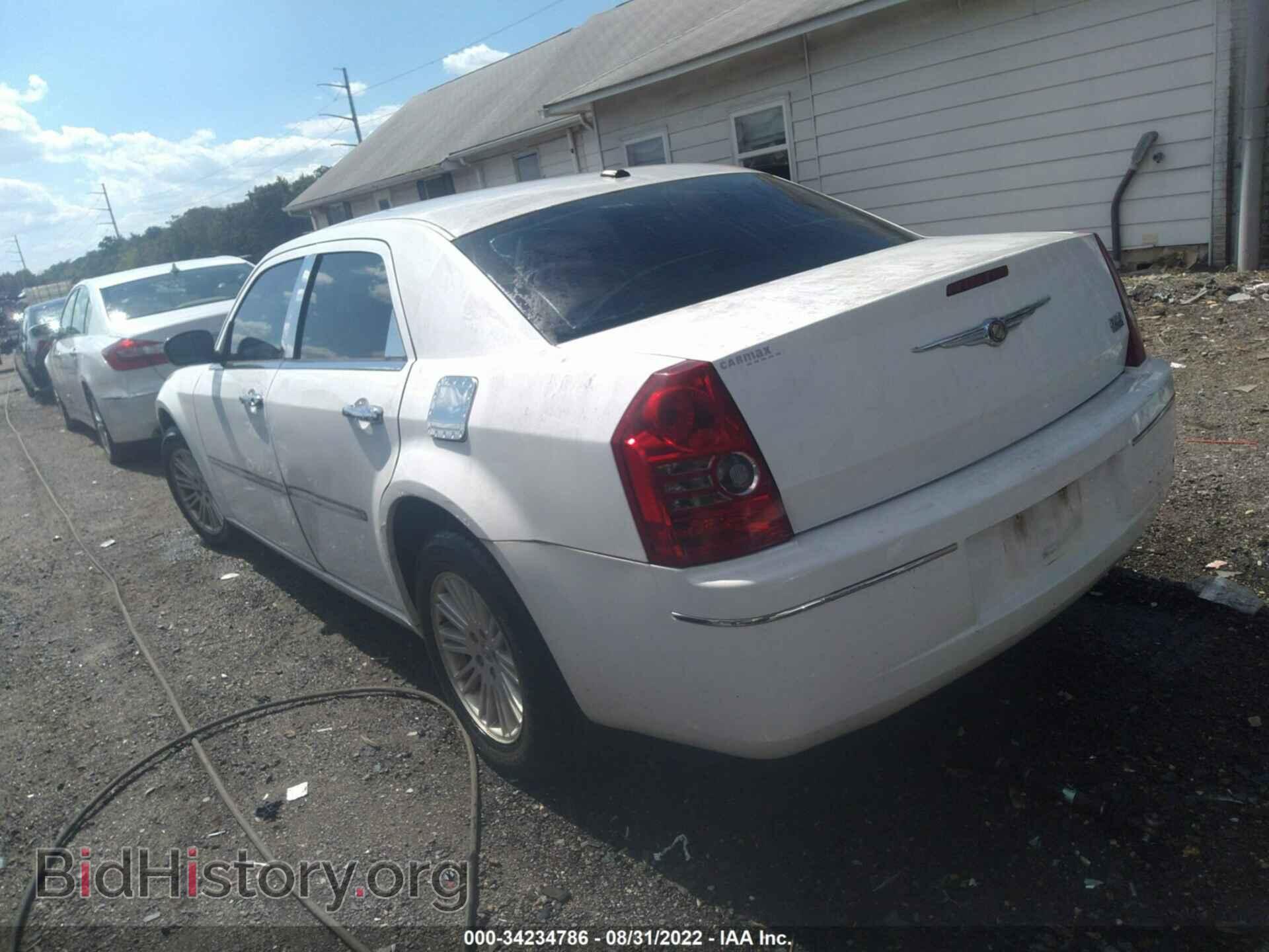 2010 CHRYSLER 300 - VIN: 2C3CA5CVXAH326677 - Фото 3