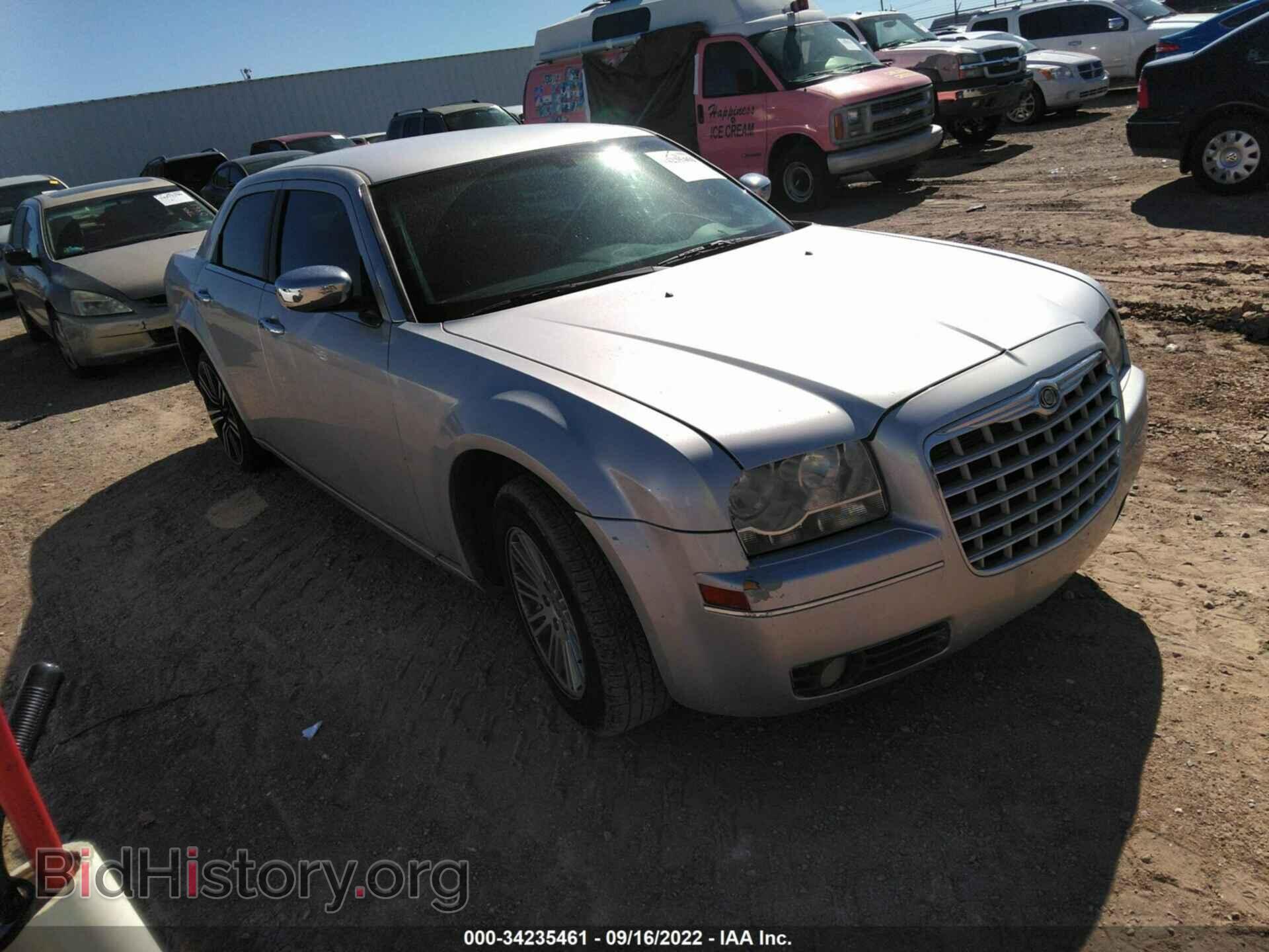Photo 2C3CA4CDXAH112273 - CHRYSLER 300 2010