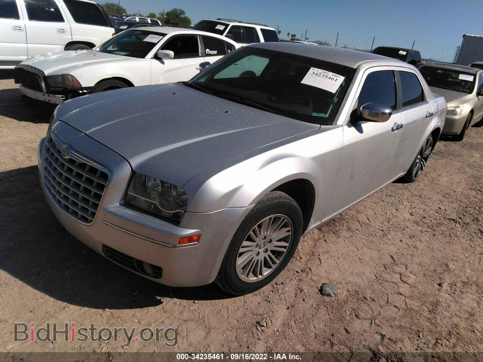 2010 CHRYSLER 300 - VIN: 2C3CA4CDXAH112273 - Фото 2