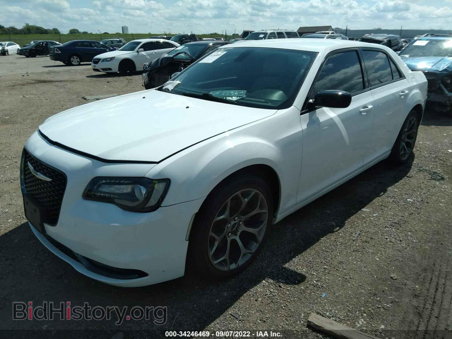 2018 CHRYSLER 300 - VIN: 2C3CCAAG5JH293367 - Фото 2