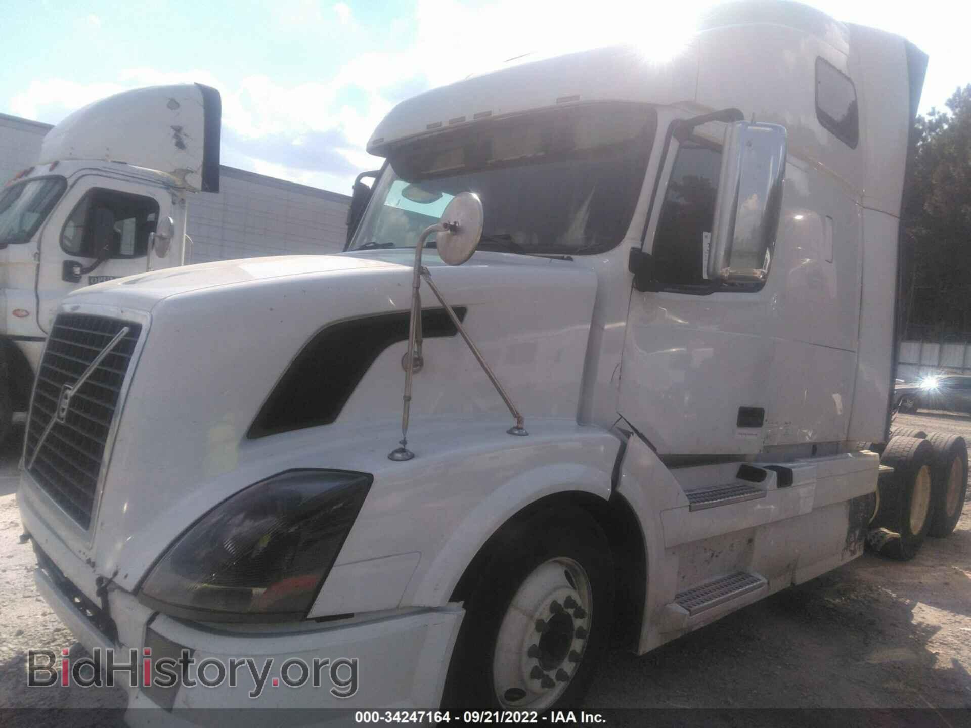 2012 VOLVO VN - VIN: 4V4NC9THSCN548400 - Фото 2