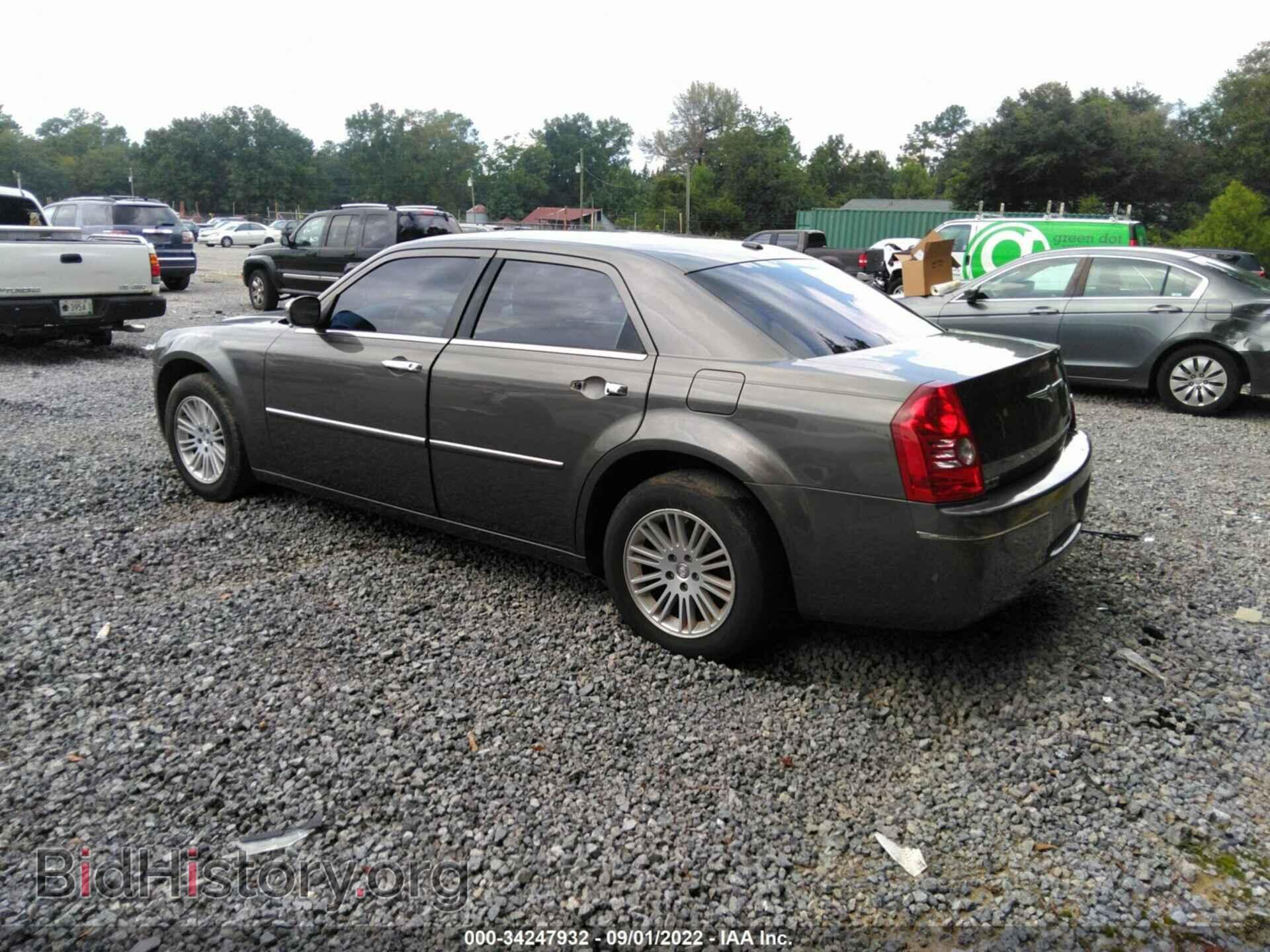 2010 CHRYSLER 300 - VIN: 2C3CA5CV0AH192861 - Фото 3