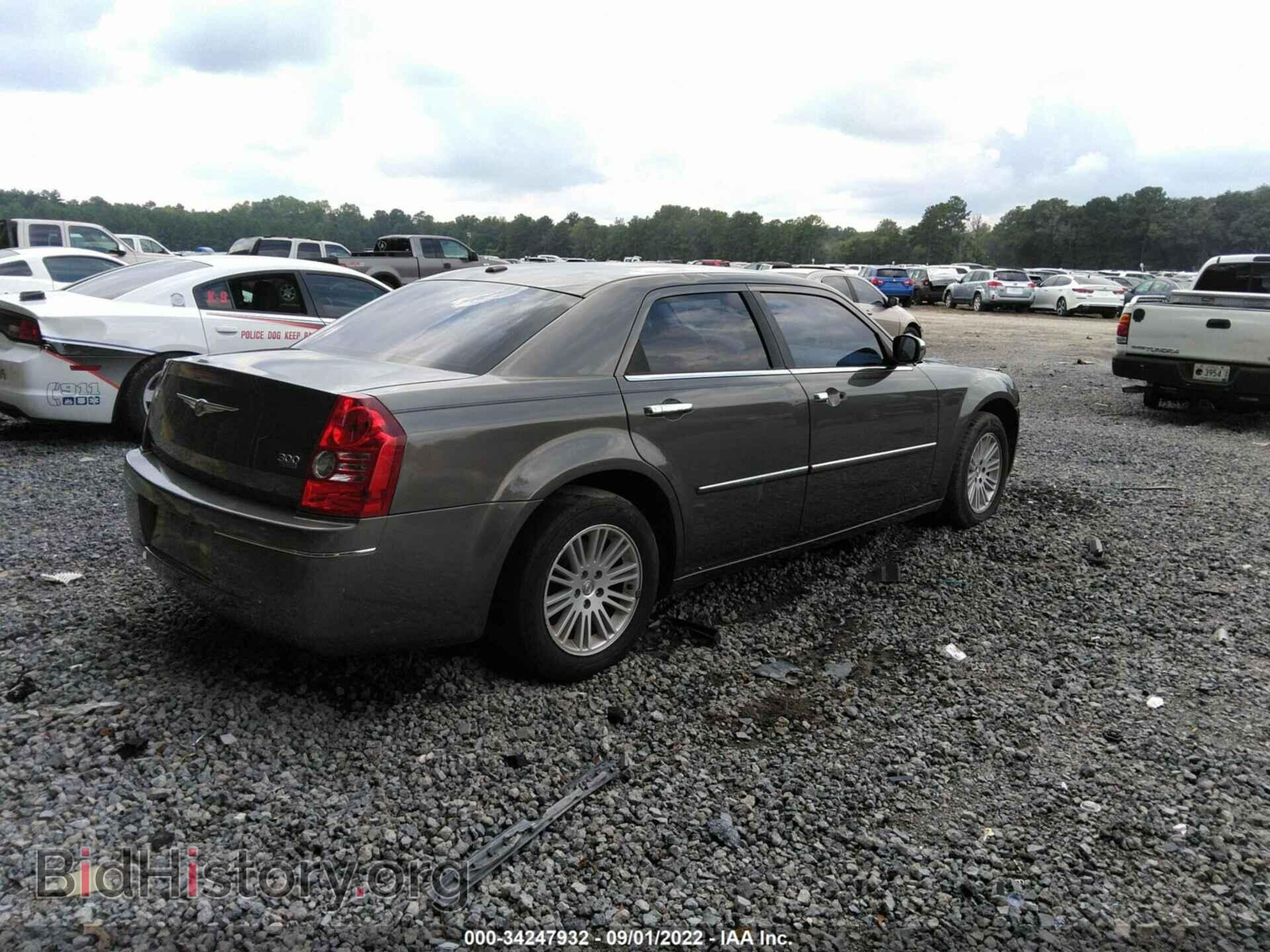 2010 CHRYSLER 300 - VIN: 2C3CA5CV0AH192861 - Фото 4