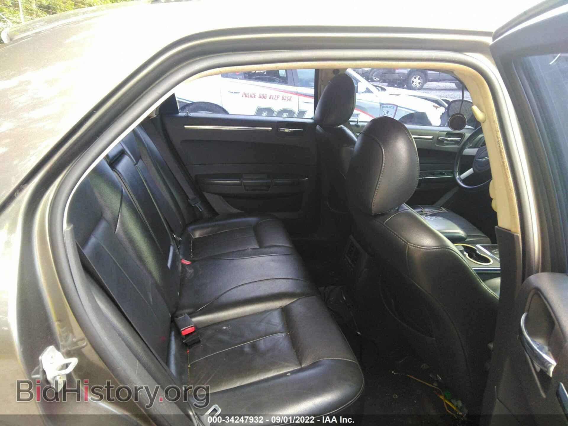 2010 CHRYSLER 300 - VIN: 2C3CA5CV0AH192861 - Фото 8