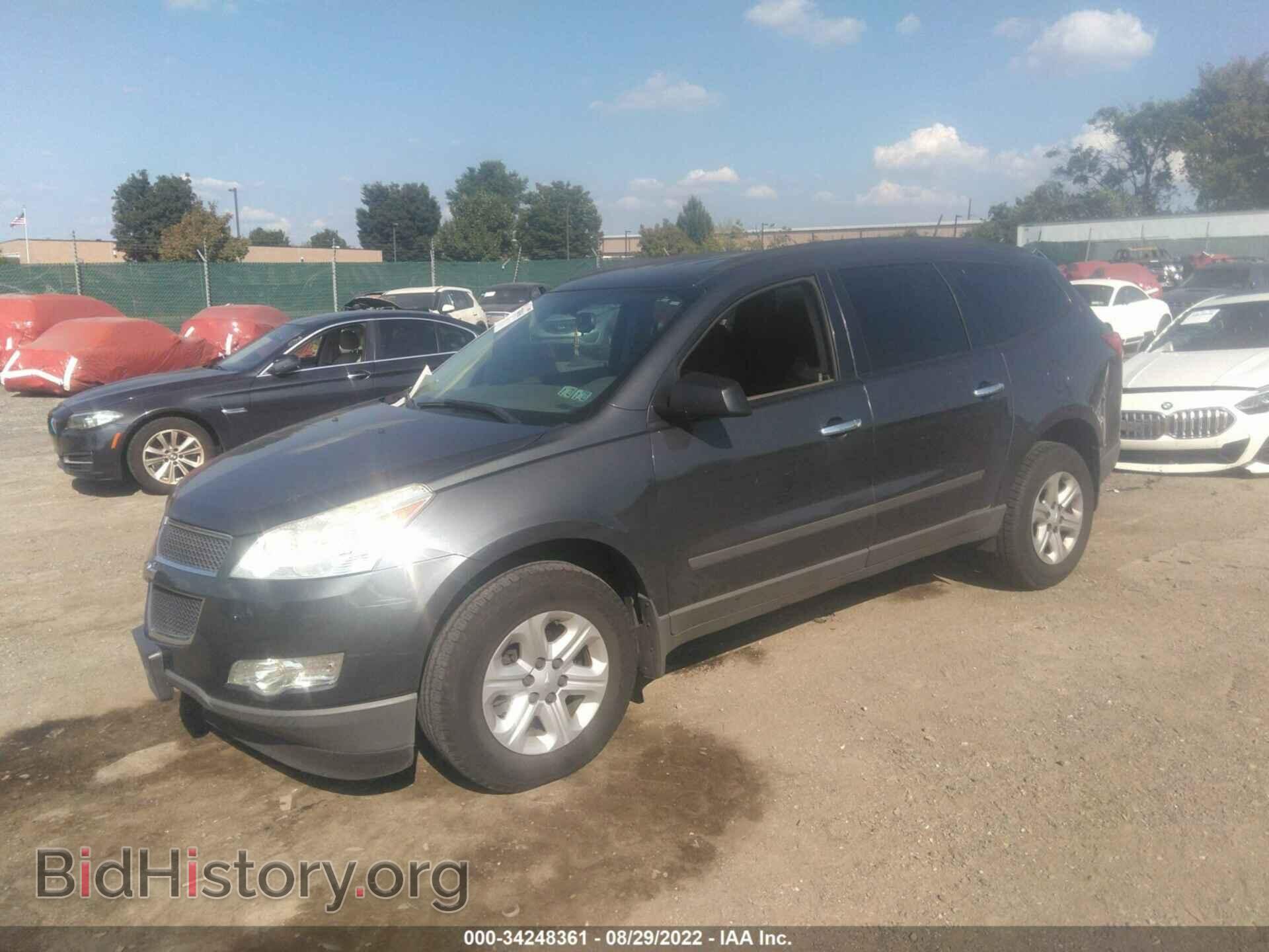 2012 CHEVROLET TRAVERSE - VIN: 1GNKRFED0CJ328599 - Фото 2