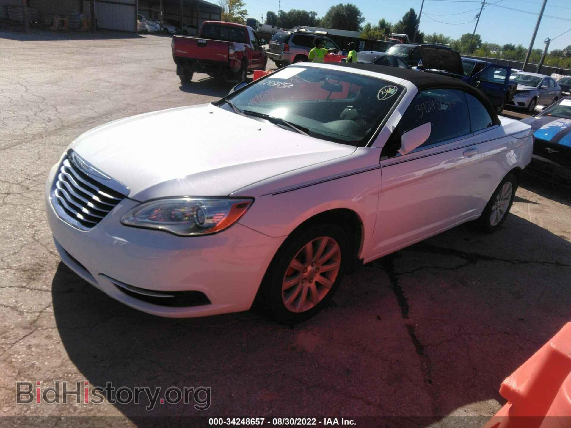 2011 CHRYSLER 200 - VIN: 1C3BC2EB5BN596884 - Фото 2