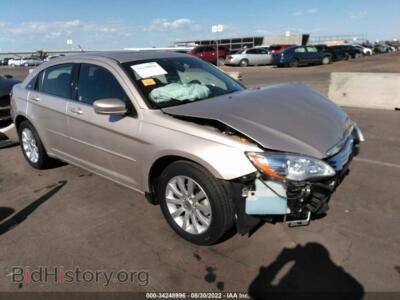 2013 Chrysler 200 Touring, золотистый — VIN 1C3CCBBG4DN659982, IAAI