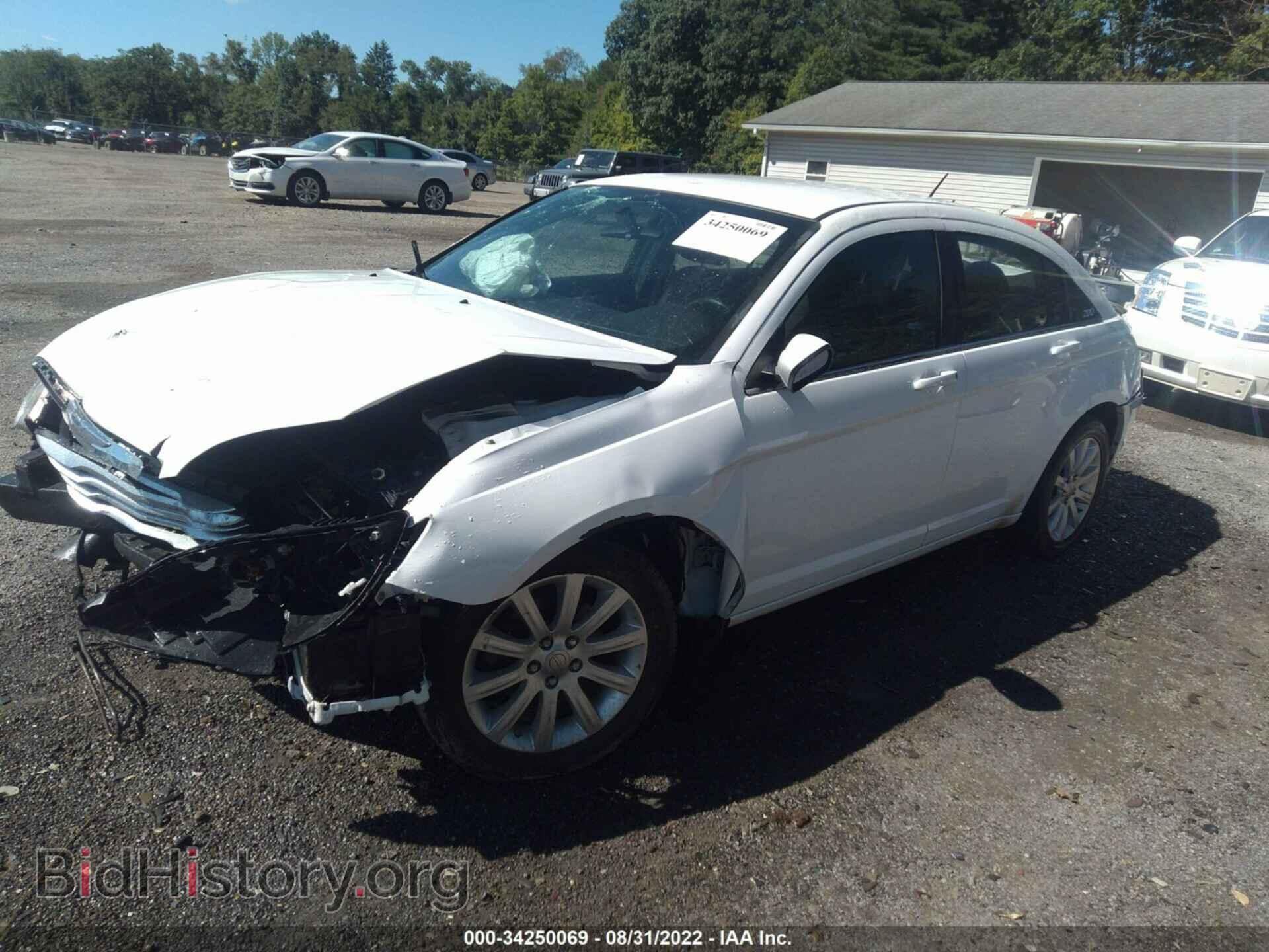 2013 CHRYSLER 200 - VIN: 1C3CCBBBXDN701396 - Photo 2