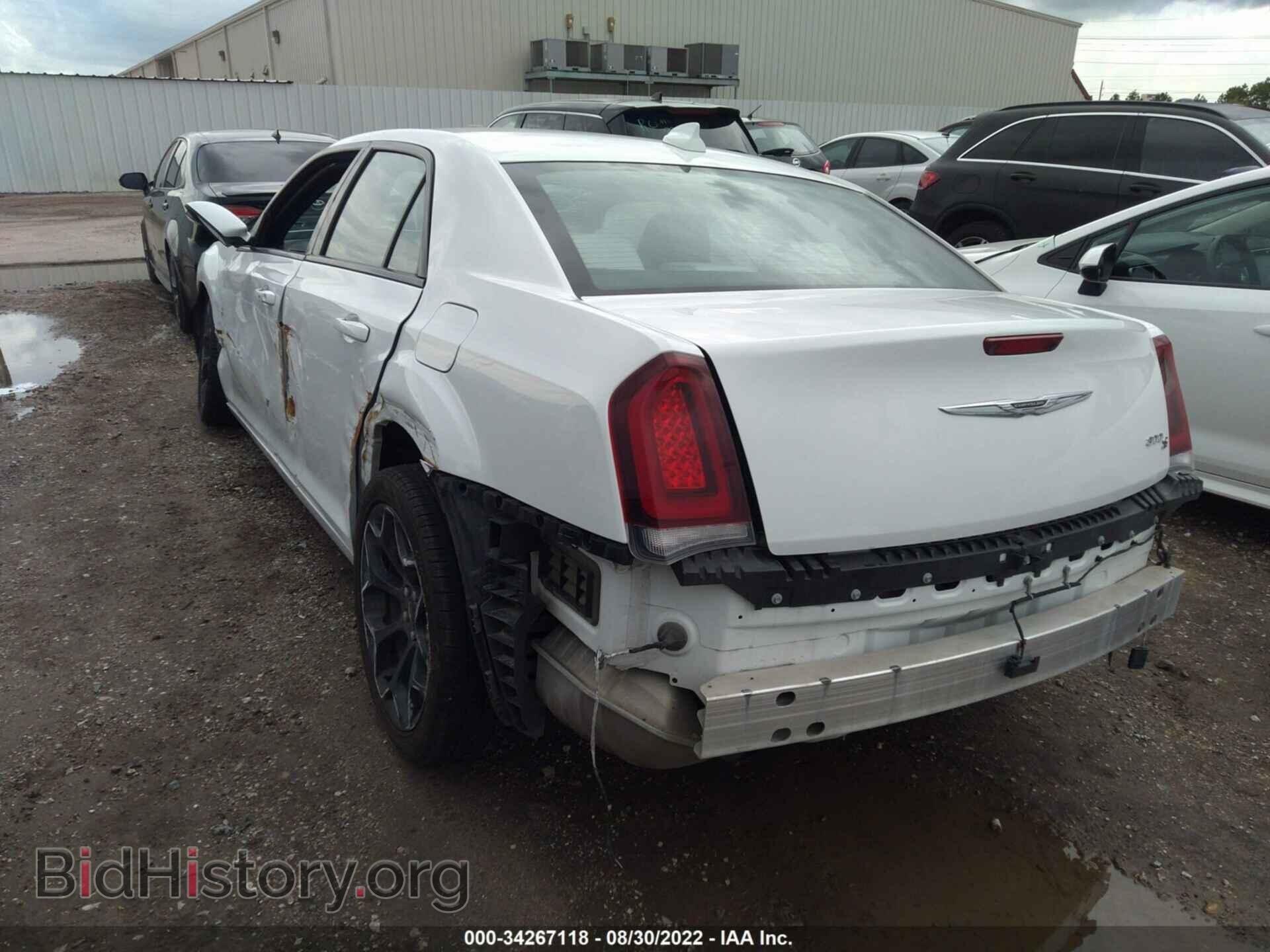 2019 CHRYSLER 300 - VIN: 2C3CCABG0KH697404 - Фото 3