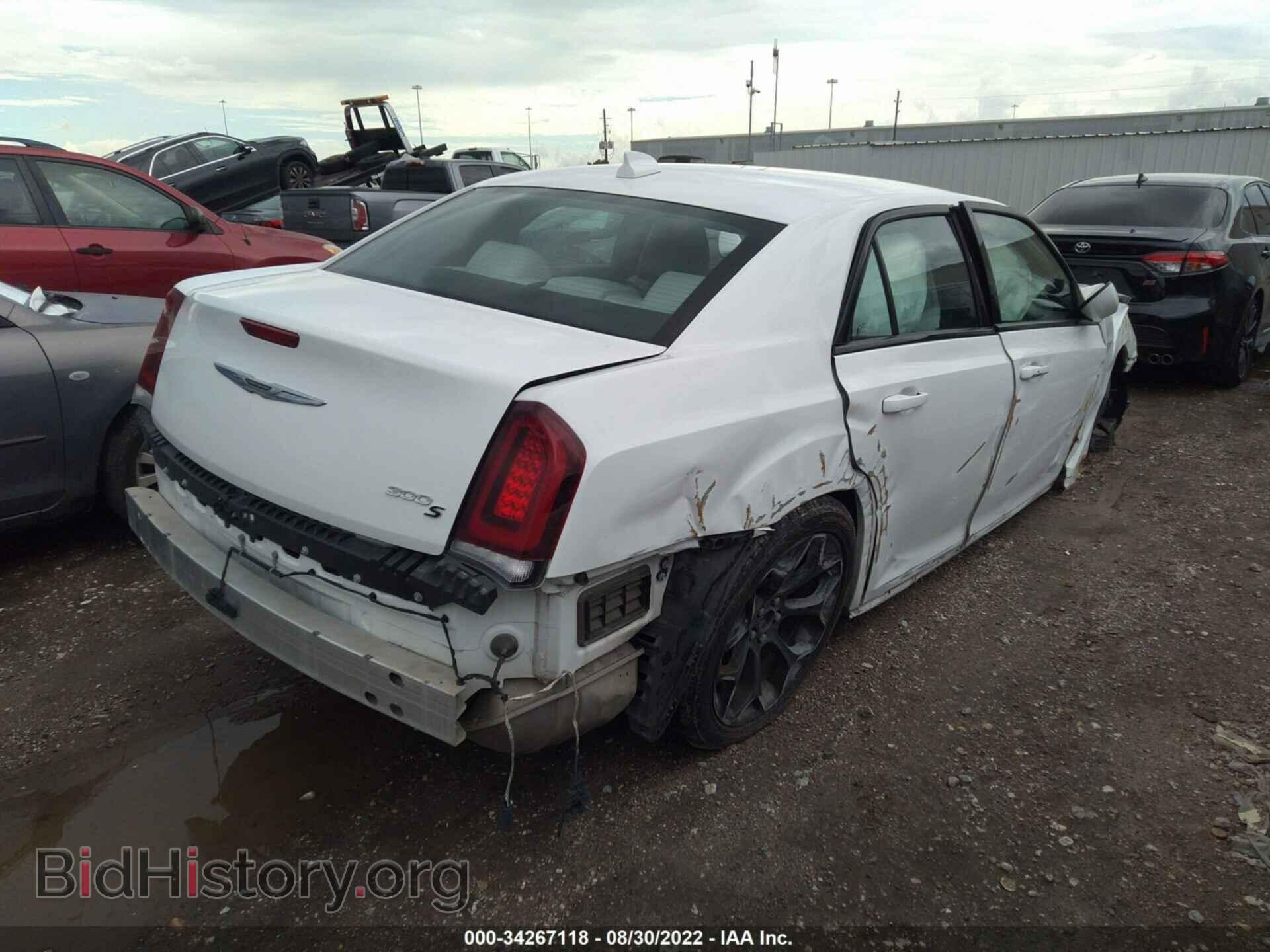 2019 CHRYSLER 300 - VIN: 2C3CCABG0KH697404 - Фото 4