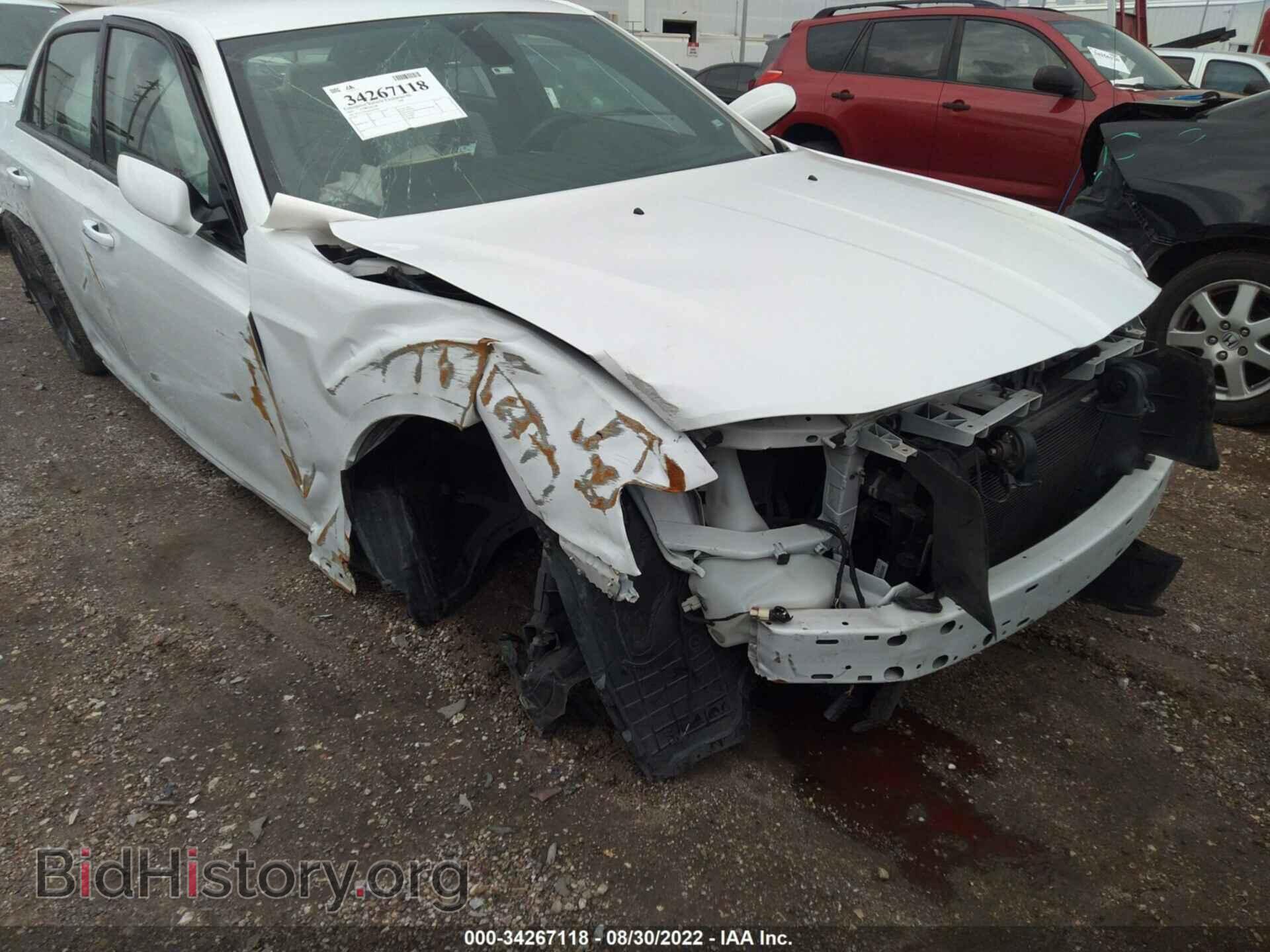 2019 CHRYSLER 300 - VIN: 2C3CCABG0KH697404 - Фото 6
