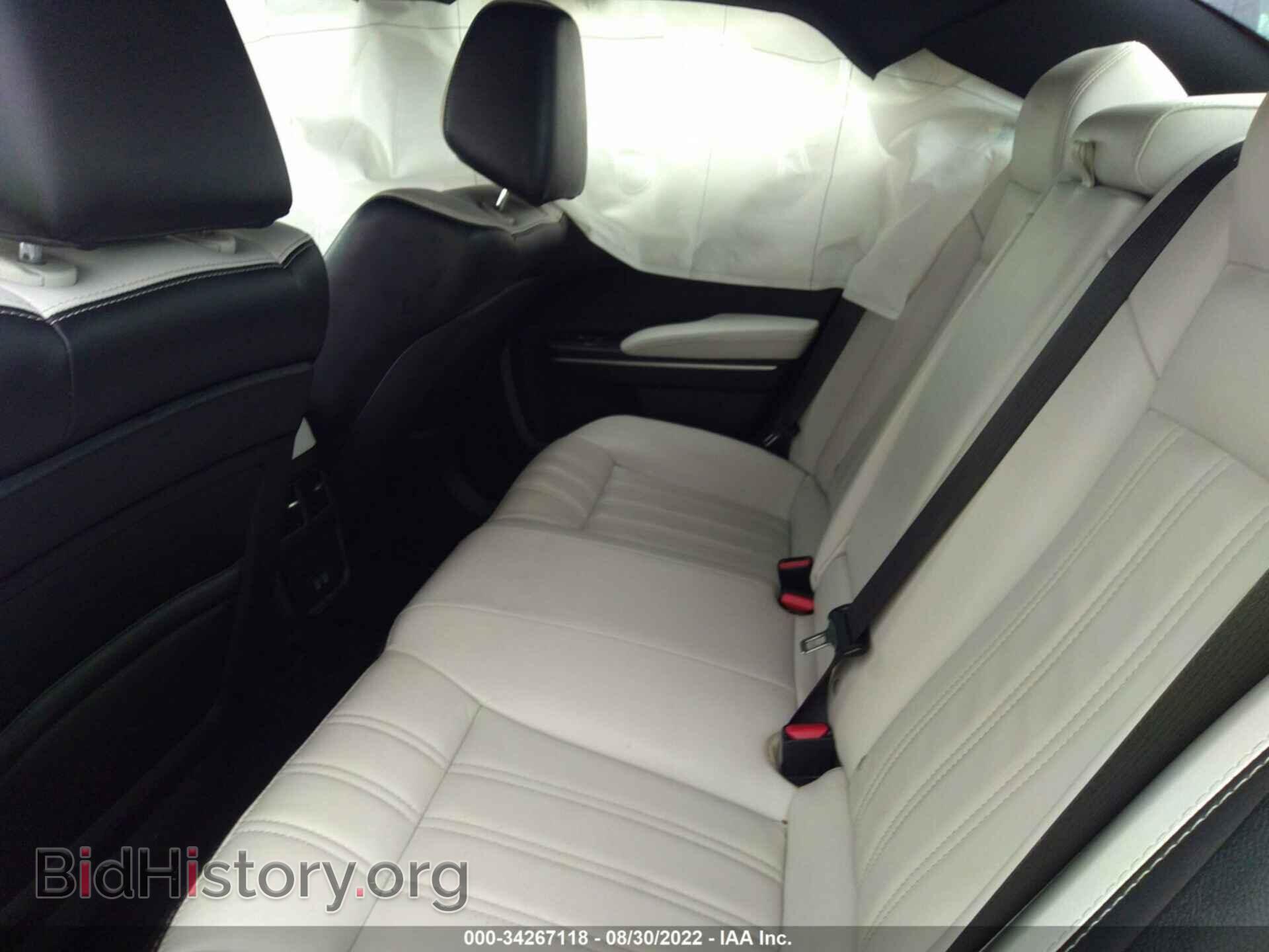 2019 CHRYSLER 300 - VIN: 2C3CCABG0KH697404 - Фото 8