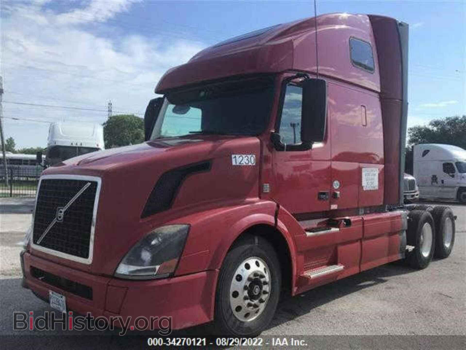 2016 VOLVO VN - VIN: 4V4NC9EH7GN948123 - Фото 2