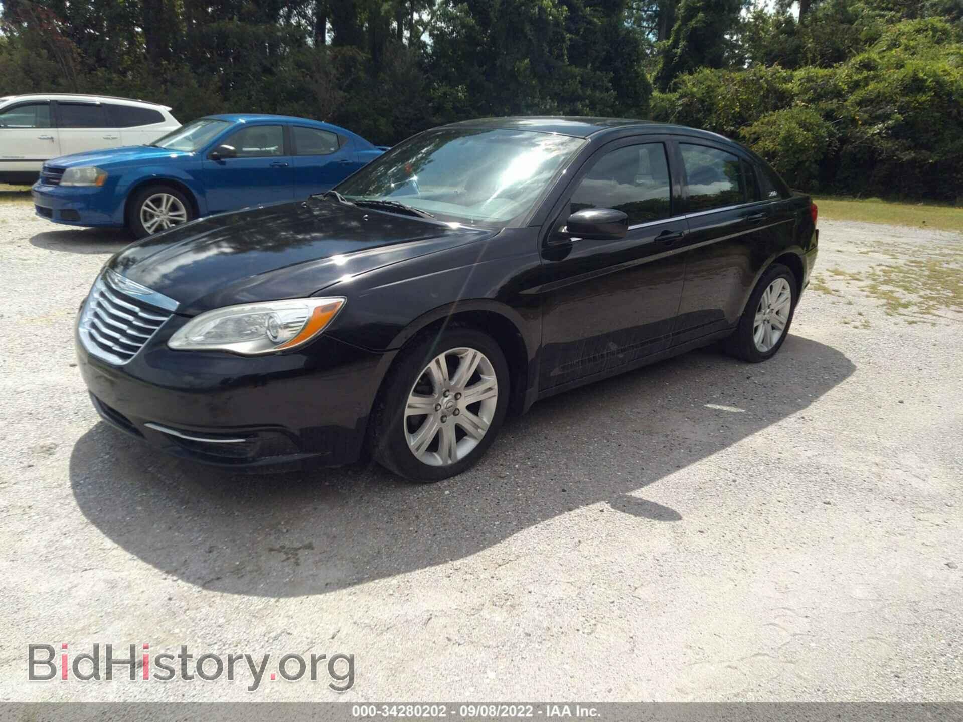 2011 CHRYSLER 200 - VIN: 1C3BC1FG1BN613233 - Фото 2