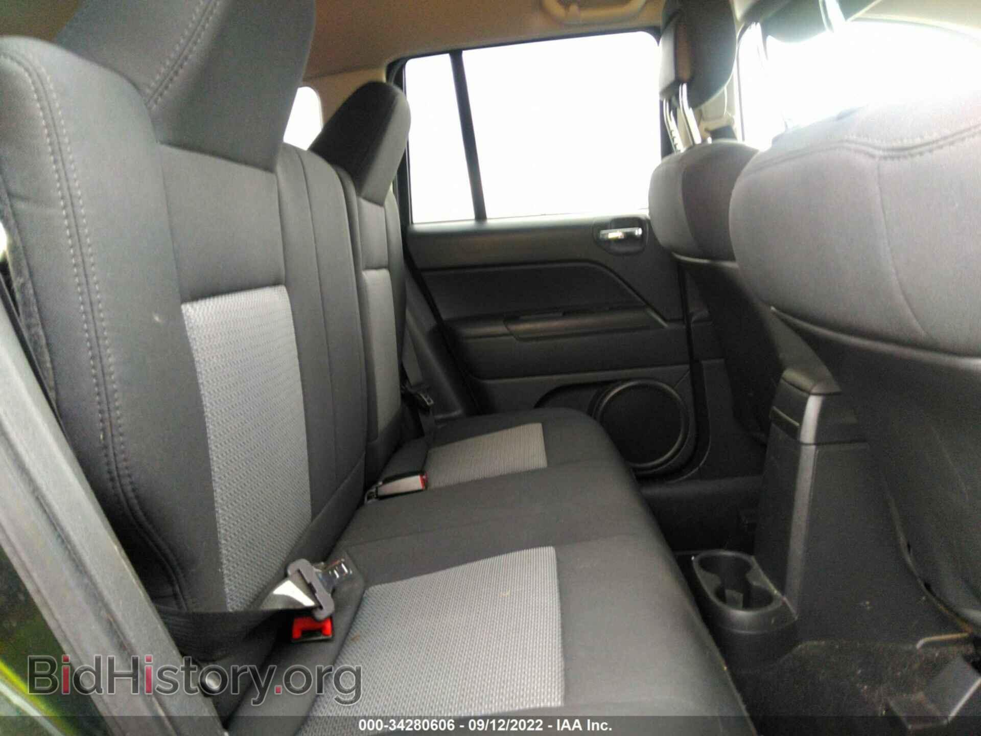 2010 JEEP COMPASS - VIN: 1J4NT1FA6AD643315 - Photo 8