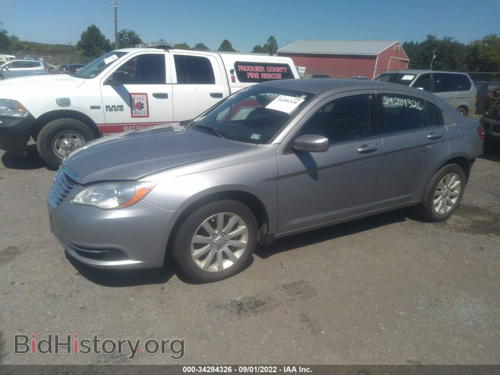 2013 CHRYSLER 200 - VIN: 1C3CCBBB1DN574201 - Photo 2