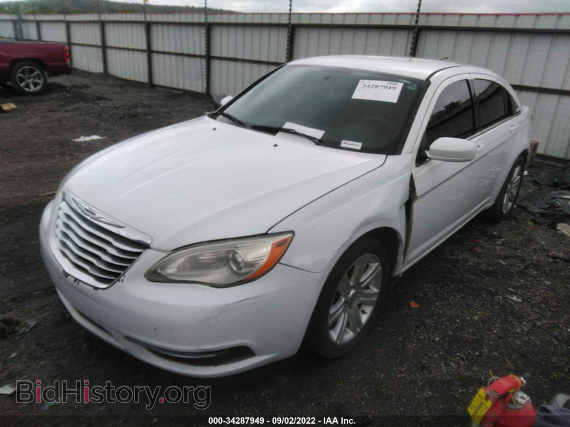 2013 CHRYSLER 200 - VIN: 1C3CCBAB0DN706074 - Фото 2
