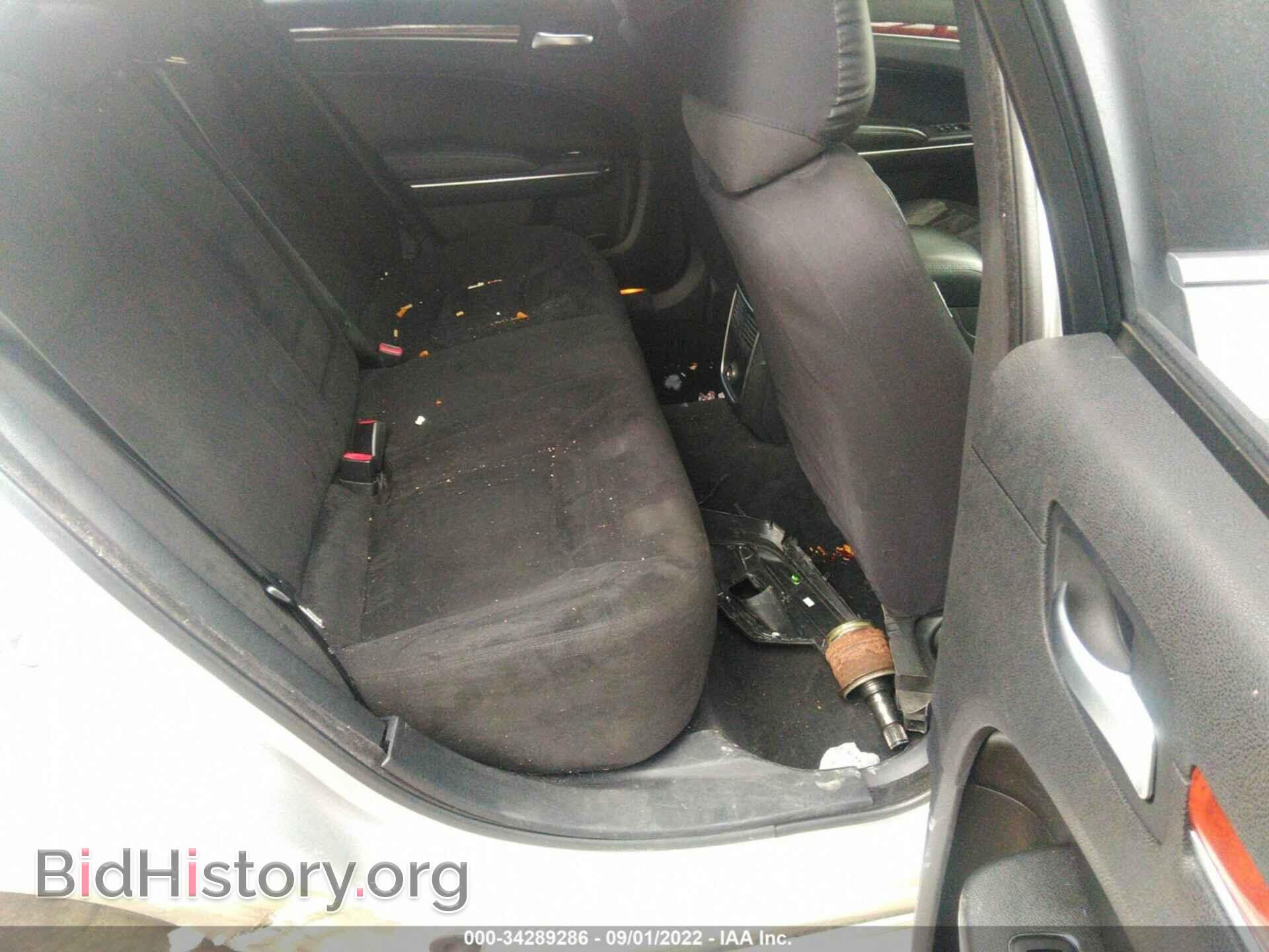 2012 CHRYSLER 300 - VIN: 2C3CCAAG8CH110207 - Фото 8