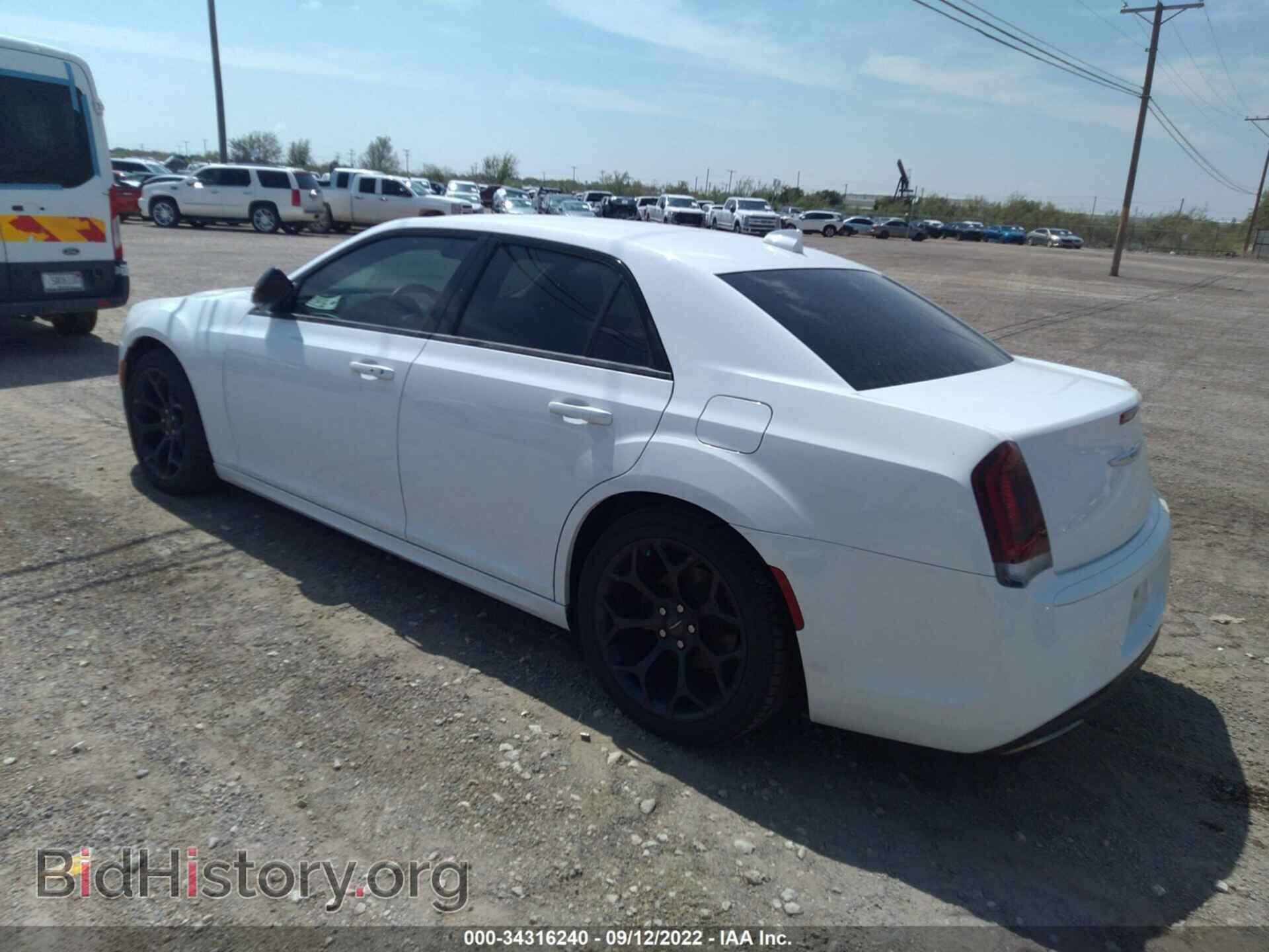 2019 CHRYSLER 300 - VIN: 2C3CCAAG2KH610166 - Фото 3
