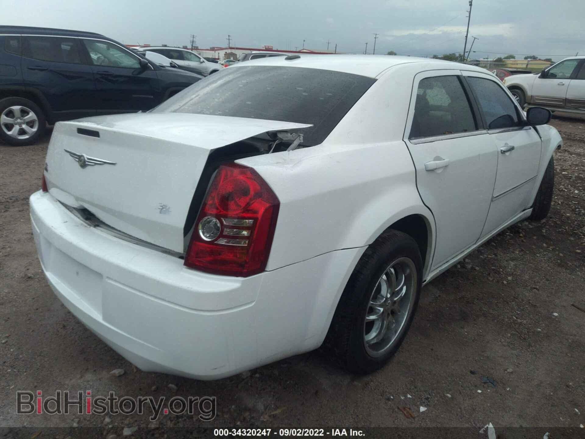 2010 CHRYSLER 300 - VIN: 2C3CA5CV5AH275833 - Фото 4