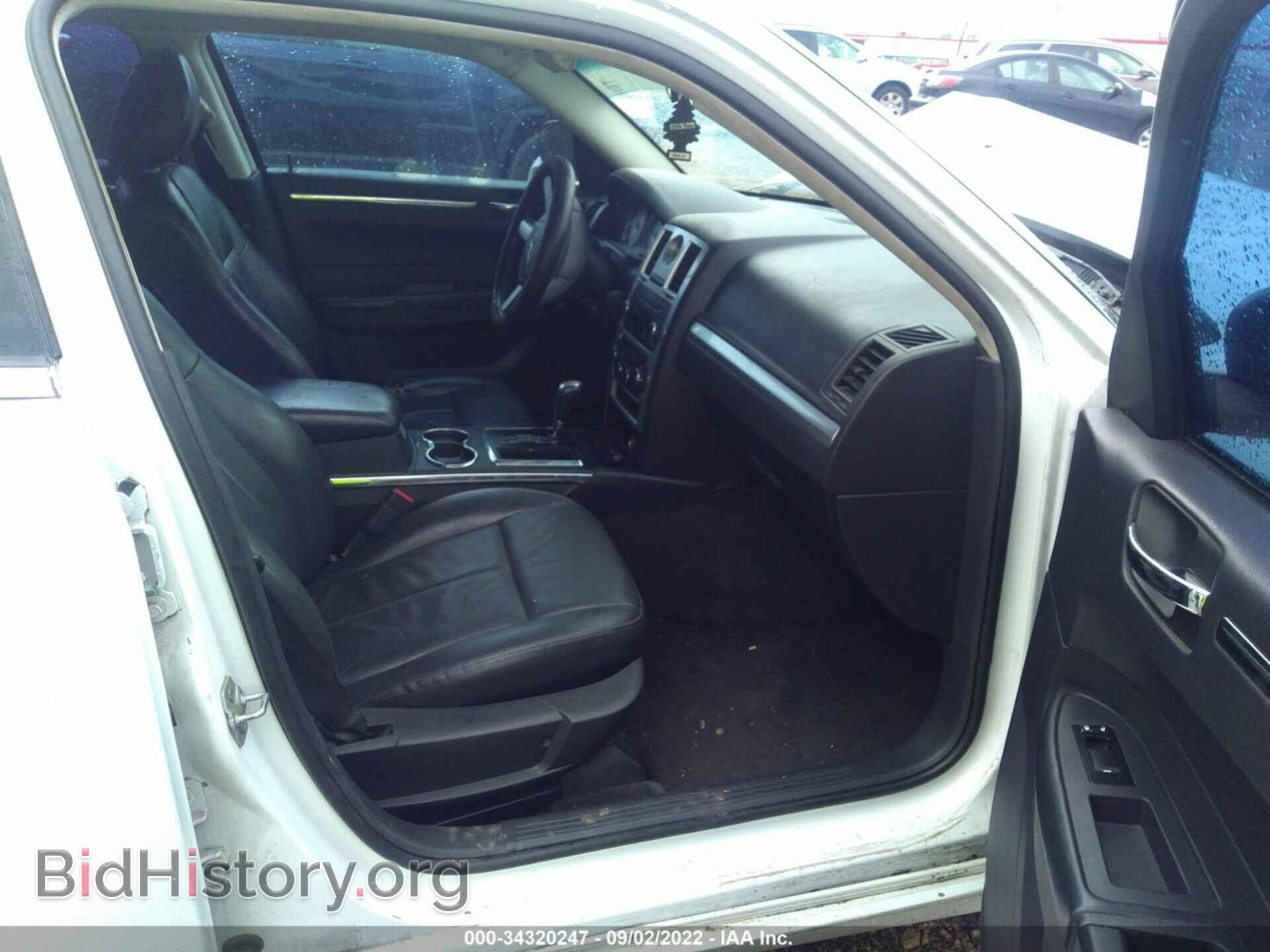2010 CHRYSLER 300 - VIN: 2C3CA5CV5AH275833 - Фото 5