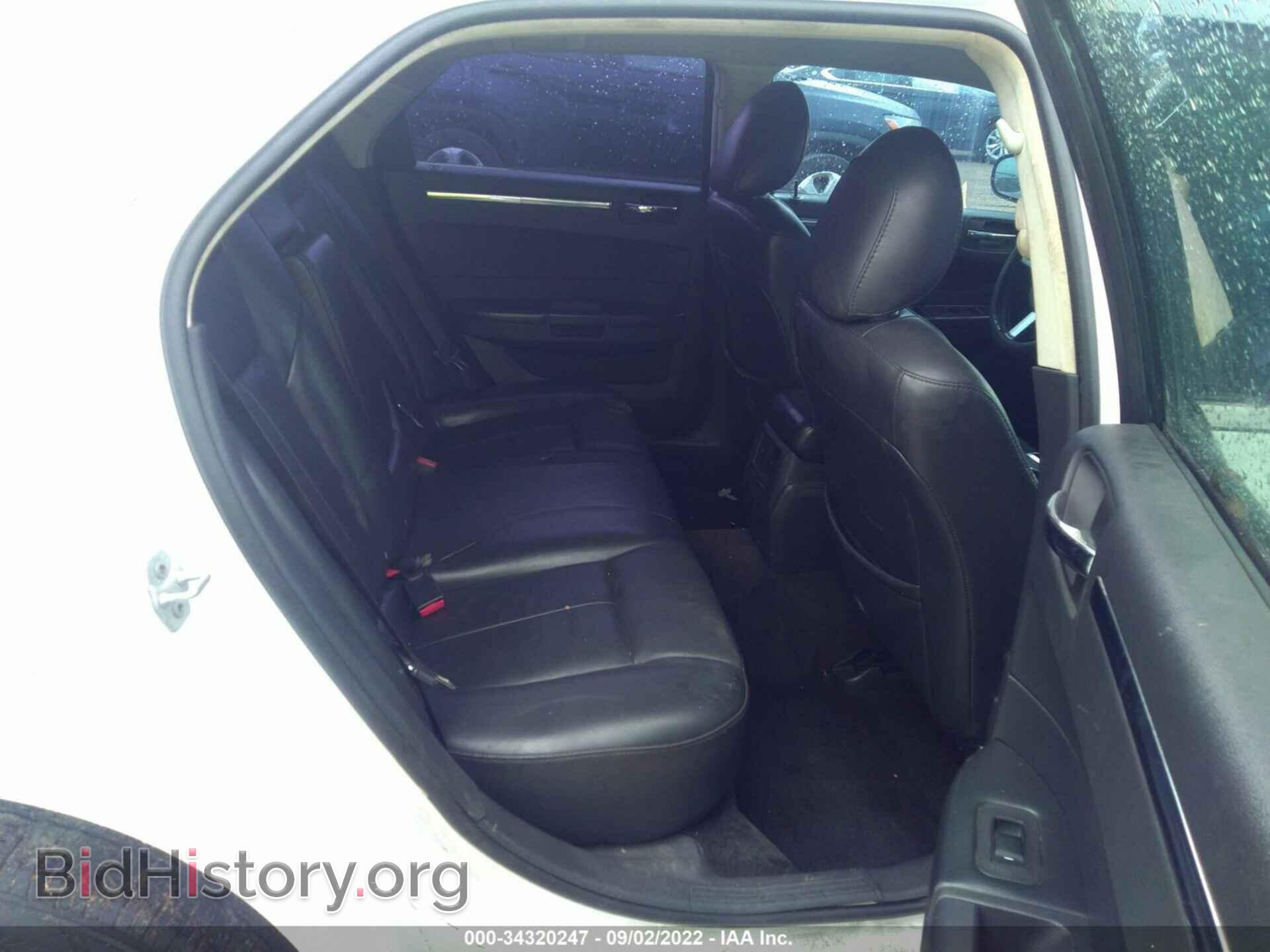 2010 CHRYSLER 300 - VIN: 2C3CA5CV5AH275833 - Фото 8
