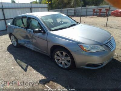 2013 Chrysler 200 LX, серебристый — VIN 1C3CCBAB9DN670479, IAAI