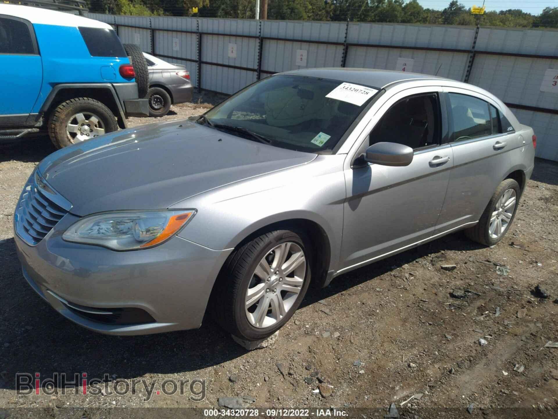2013 CHRYSLER 200 - VIN: 1C3CCBAB9DN670479 - Фото 2