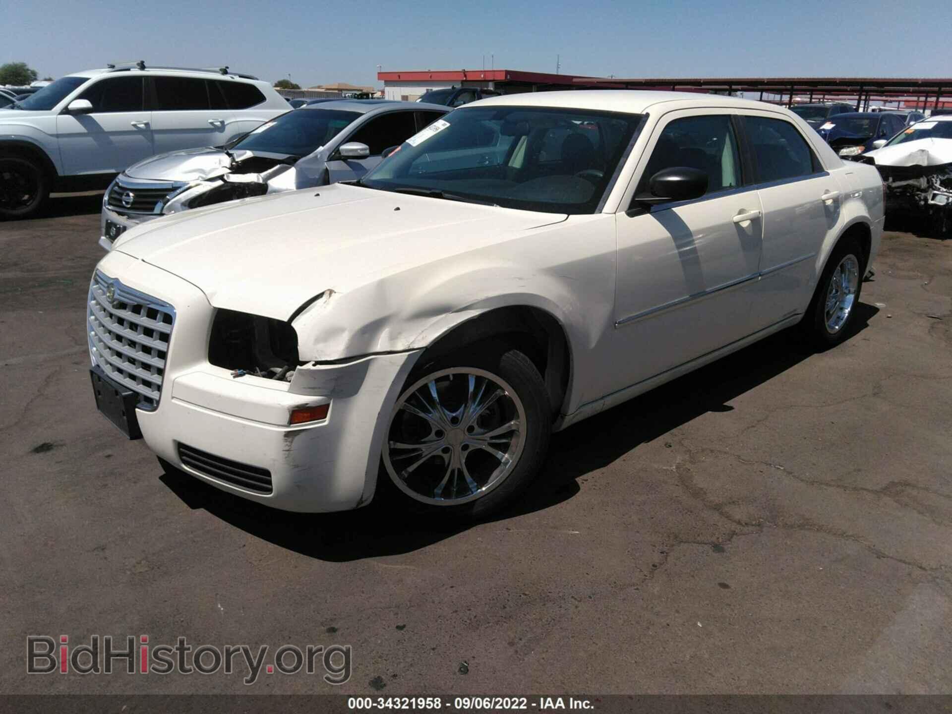2008 CHRYSLER 300 - VIN: 2C3KA43R08H122098 - Фото 2