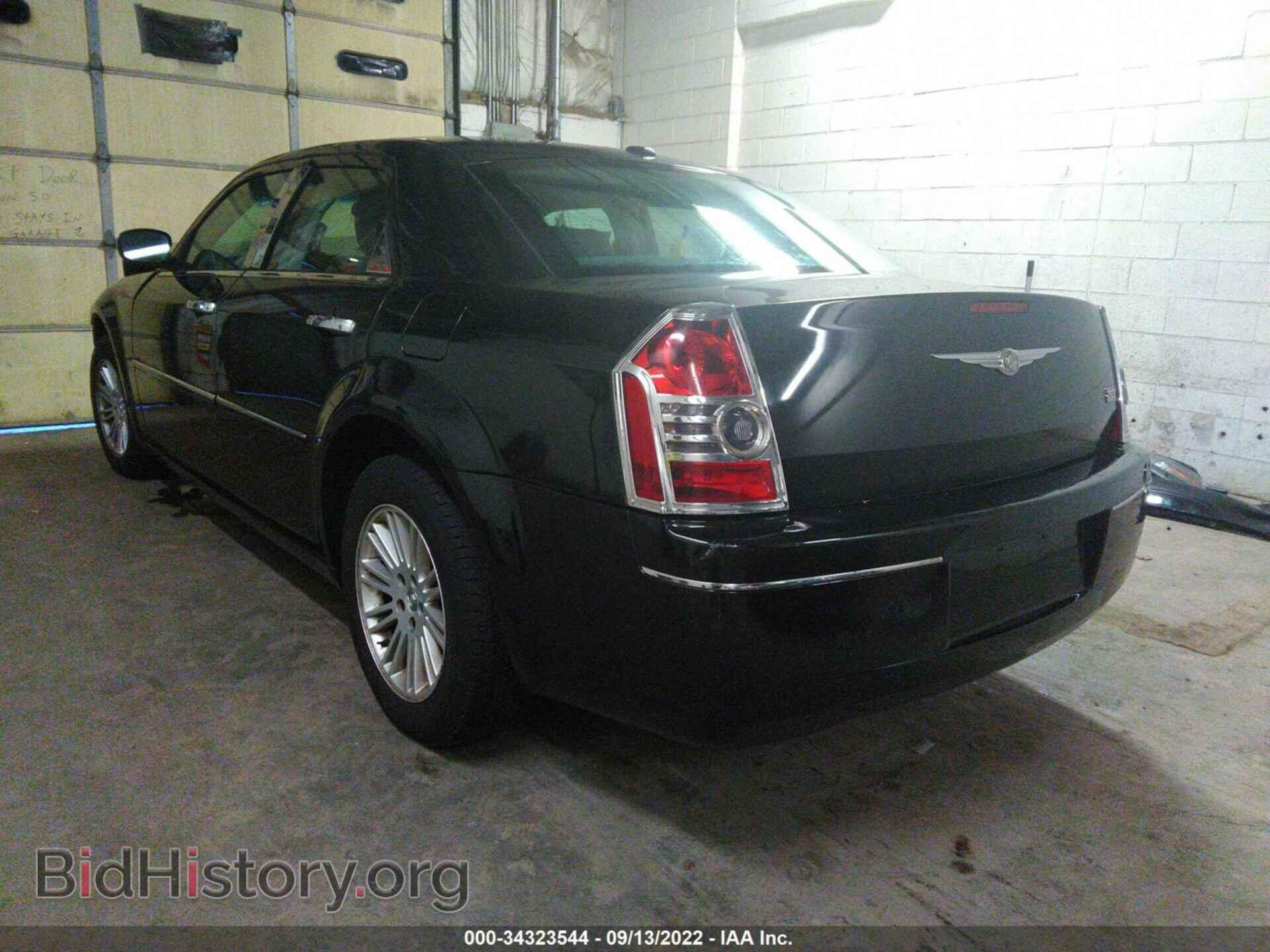 2010 CHRYSLER 300 - VIN: 2C3CA5CV1AH297490 - Фото 3