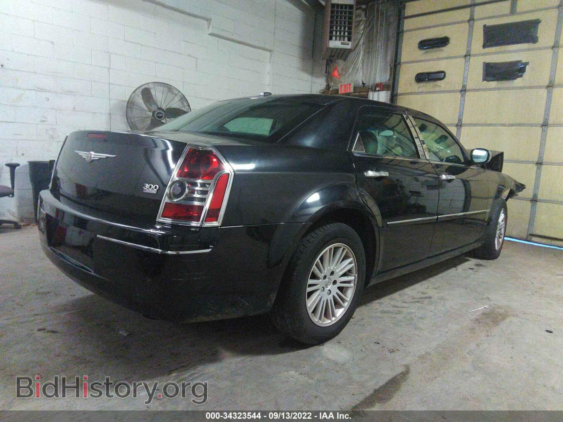 2010 CHRYSLER 300 - VIN: 2C3CA5CV1AH297490 - Фото 4