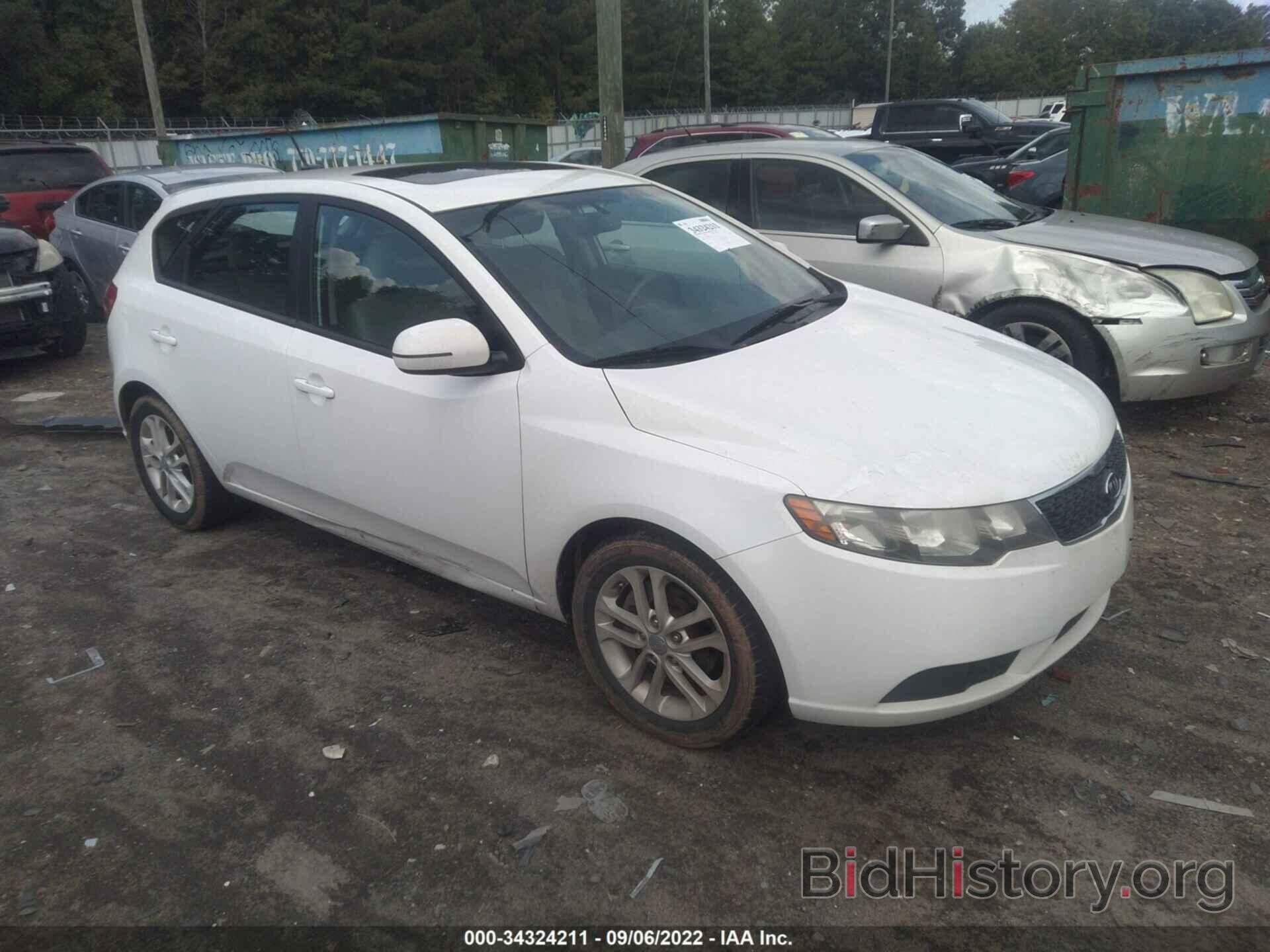 Photo KNAFU5A29B5435517 - KIA FORTE 5-DOOR 2011